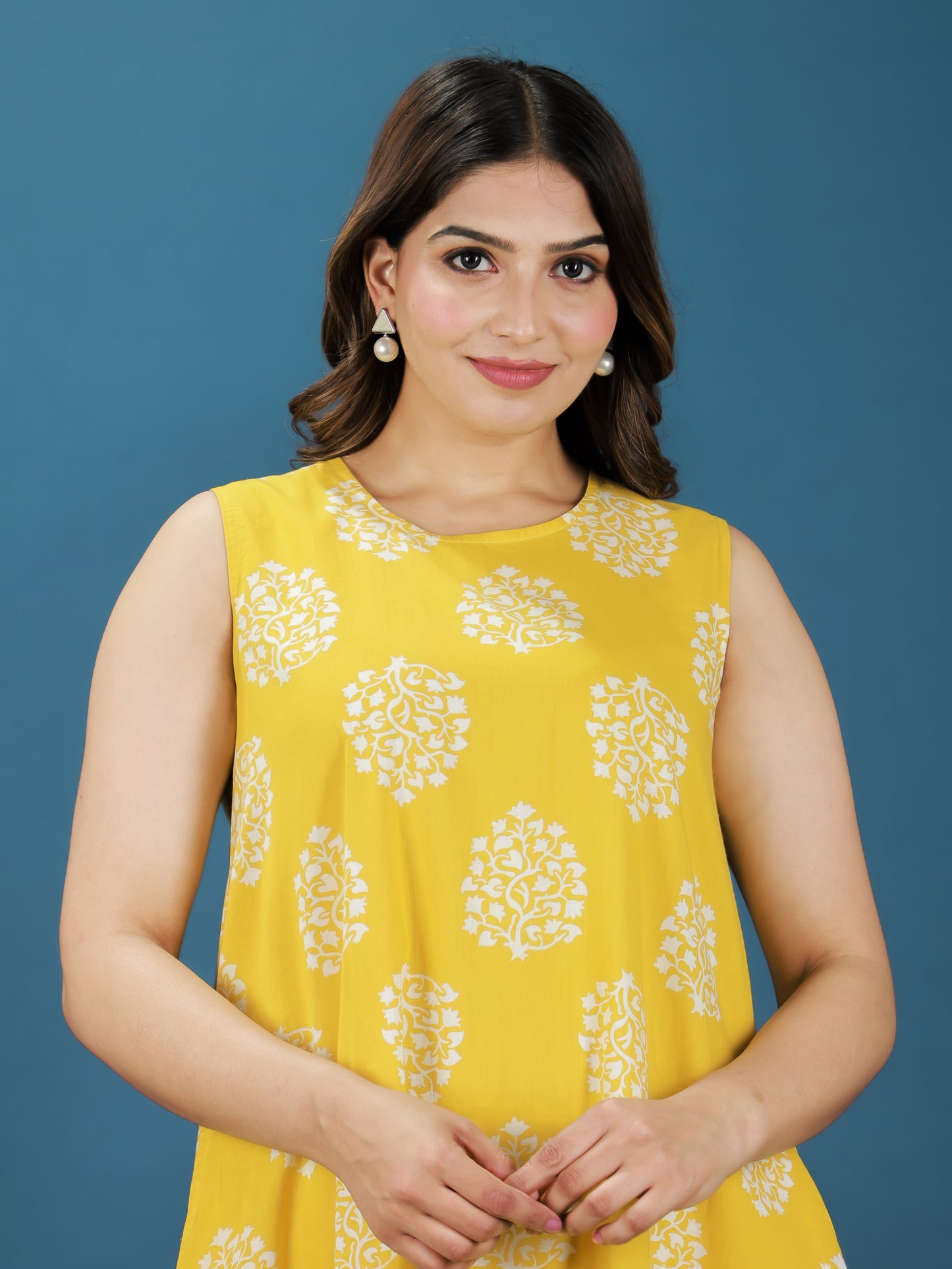 Soft Cotton Floral Kurta (with detachable sleeves)