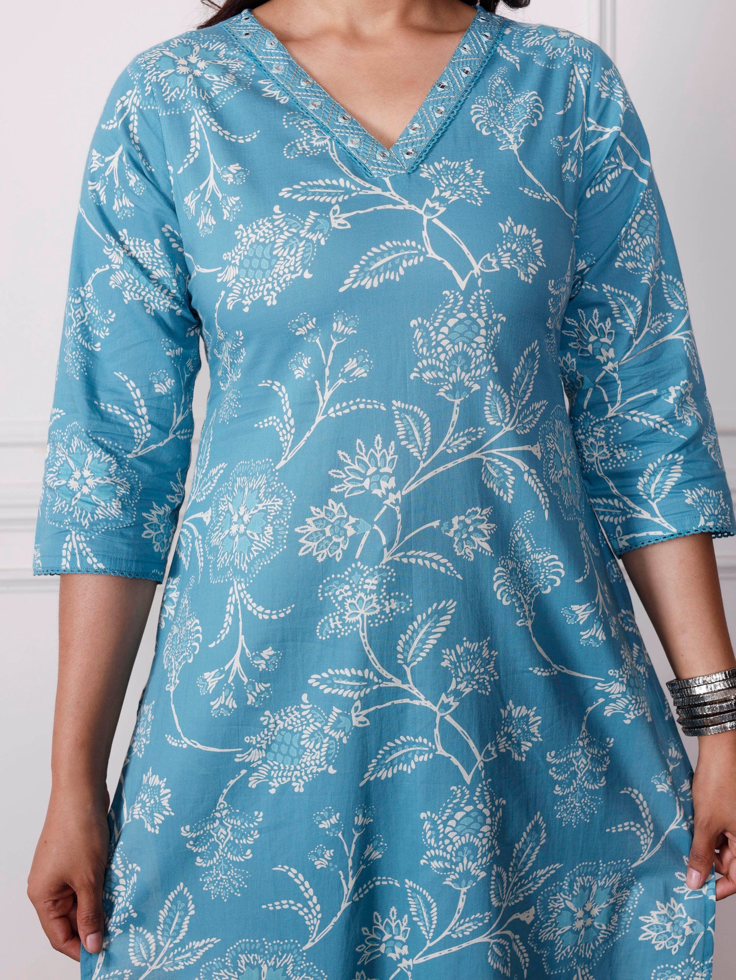 Embroidered Soft cotton Floral Straight Blue Kurta