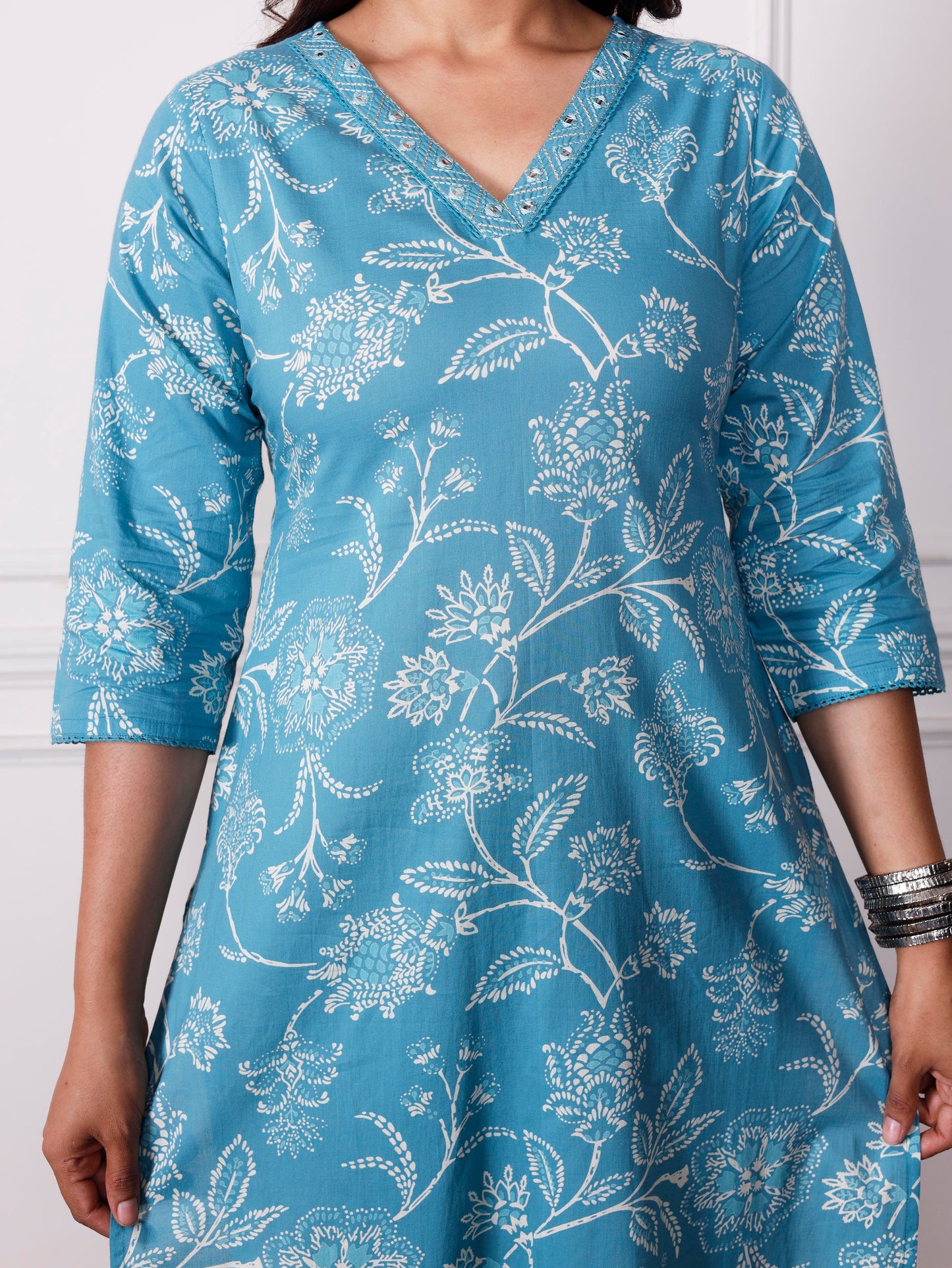 Embroidered Soft cotton Floral Straight Blue Kurta