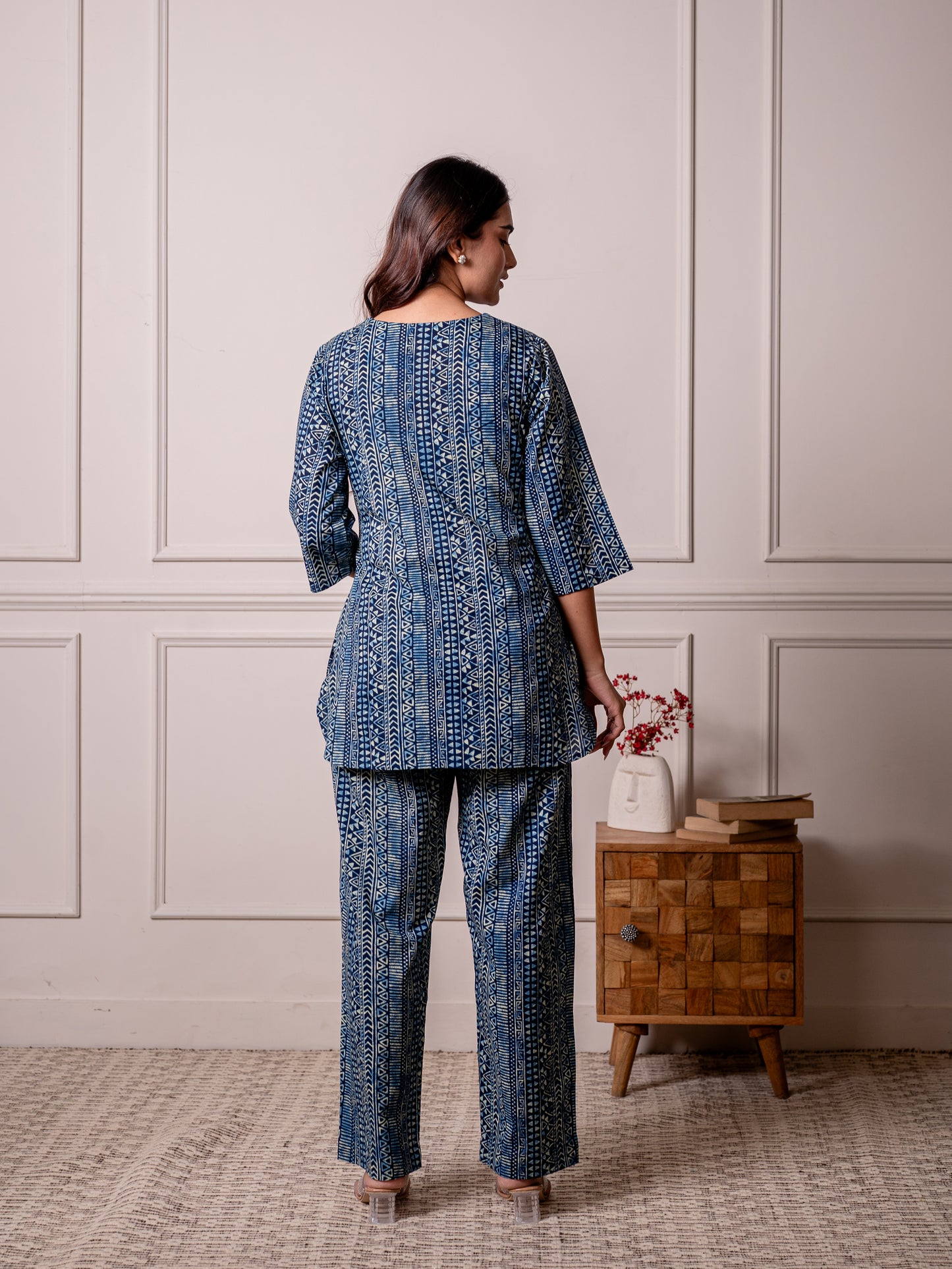 Soft cotton Geometric Straight Indigo blue Top