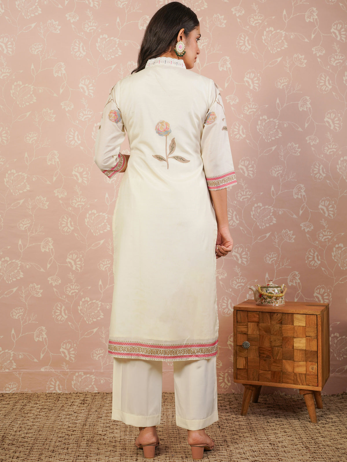 Embroidered Blended Silk Floral Straight Cream Kurta