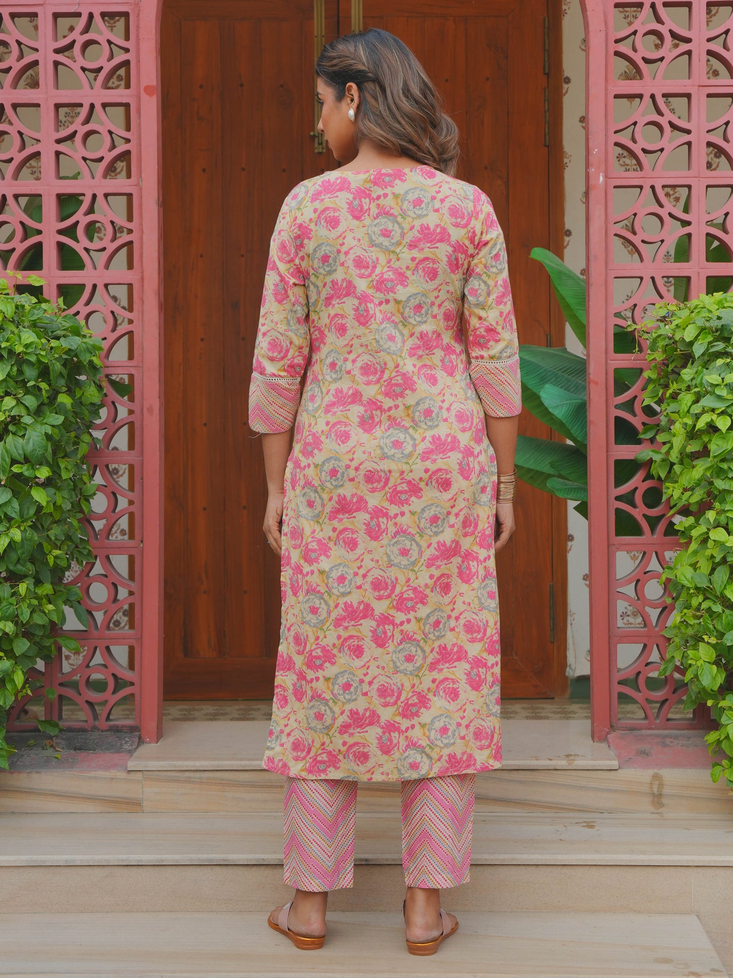 Embroidered Soft Cotton Floral Straight Pink Kurta