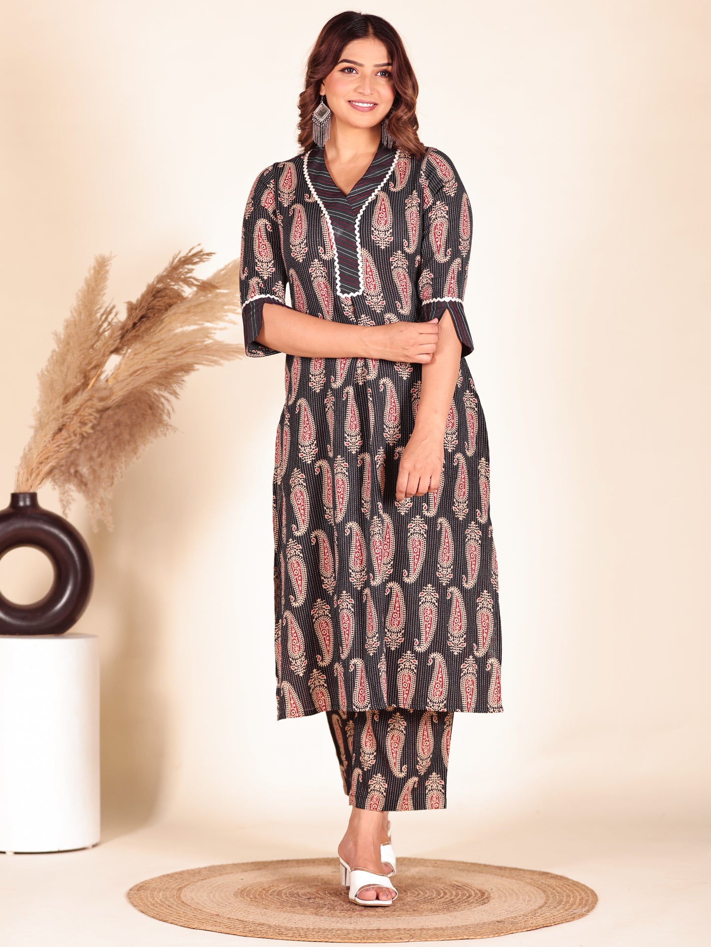 Embroidered Kantha Cotton Paisley Straight Black Kurti