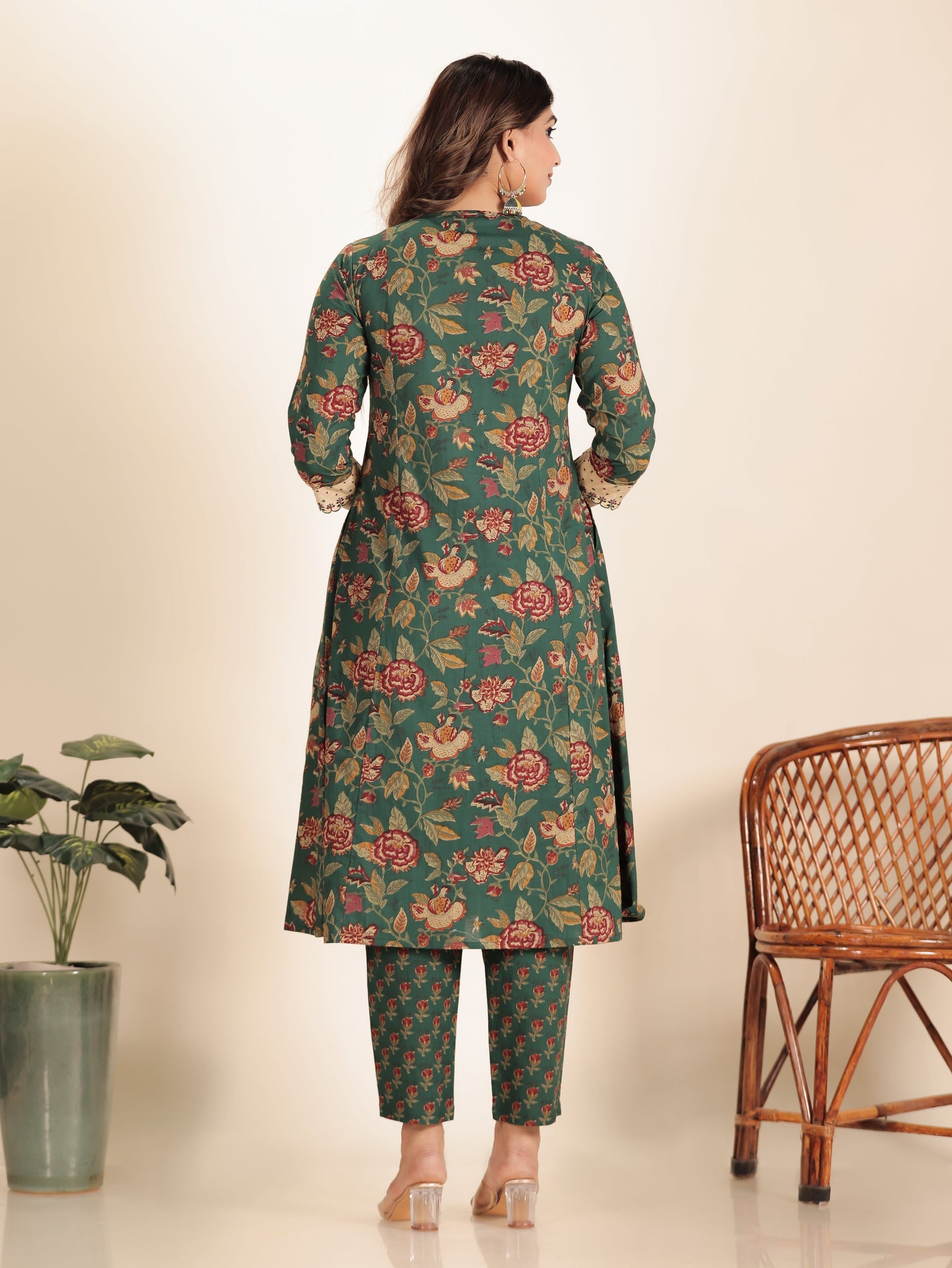 Embroidered Soft Cotton Floral Panelled Green Kurta