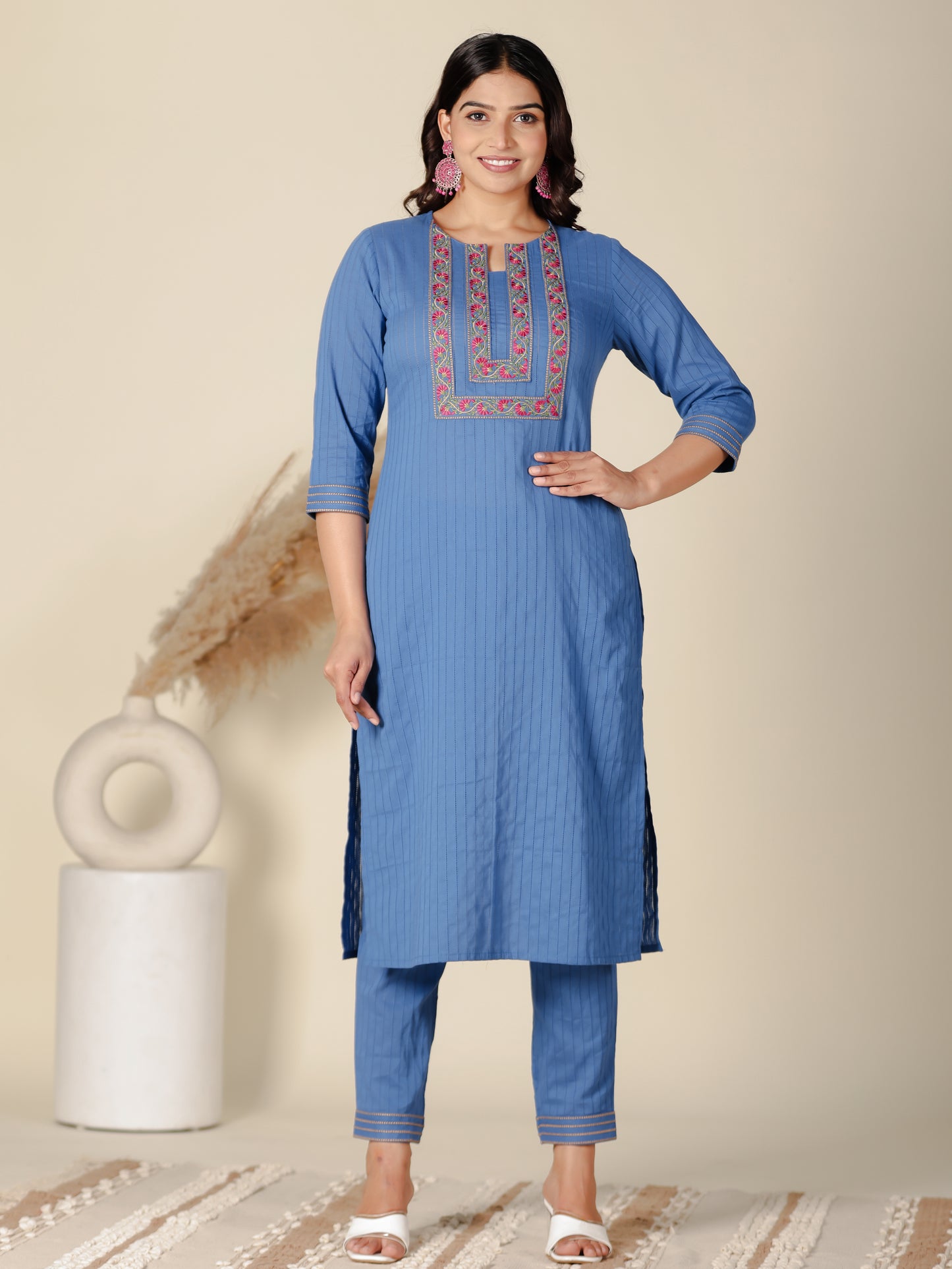 Textured Cotton Solid Straight Blue Kurta