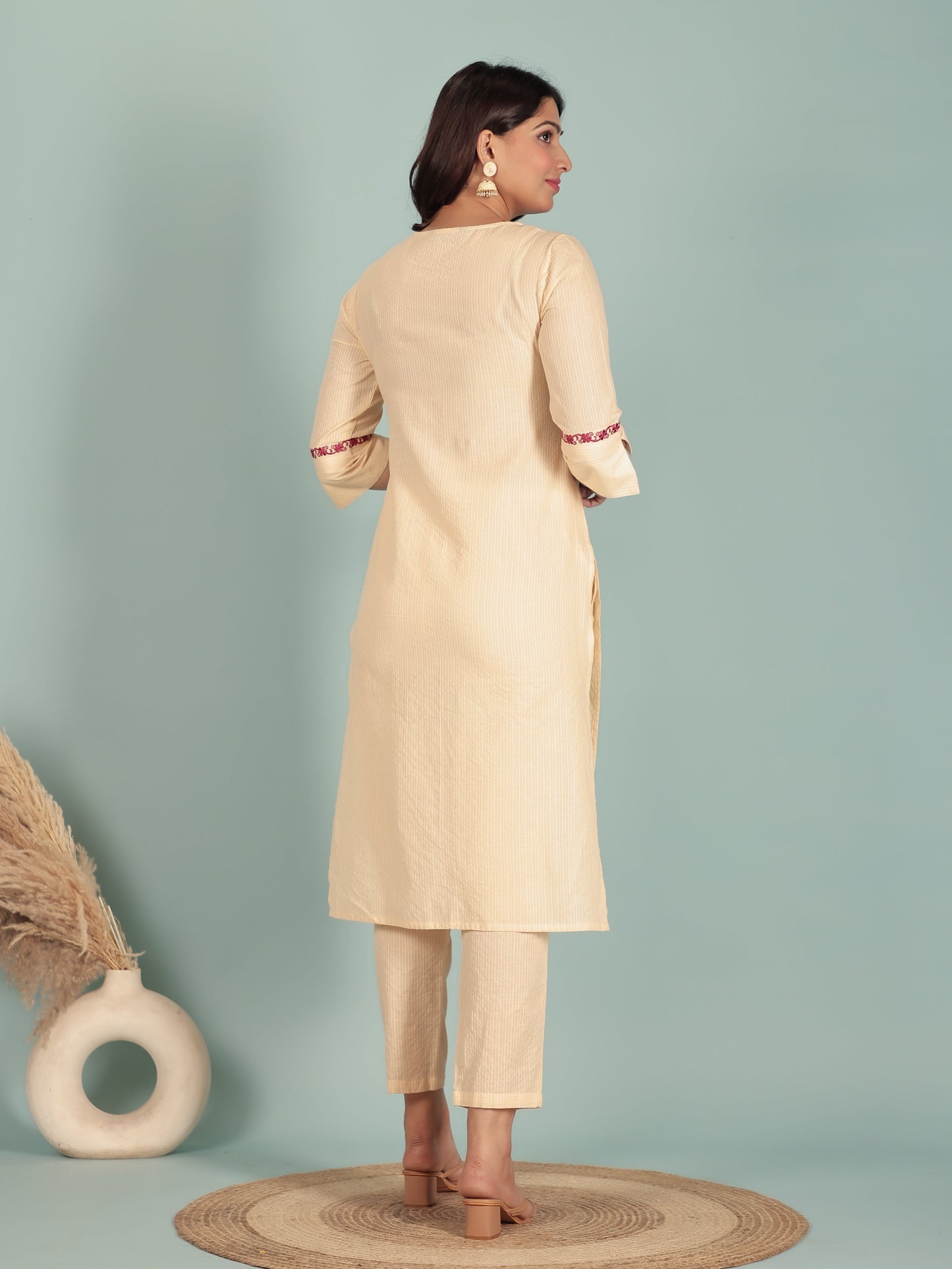 Kantha Cotton Solid Straight Cream Kurta