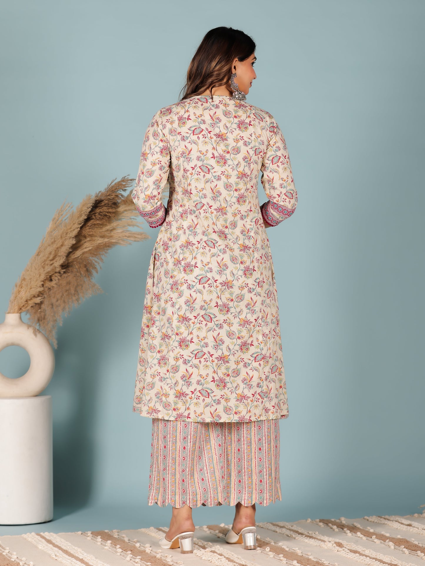 Embroidered Soft Cotton Floral Panelled Cream Kurta