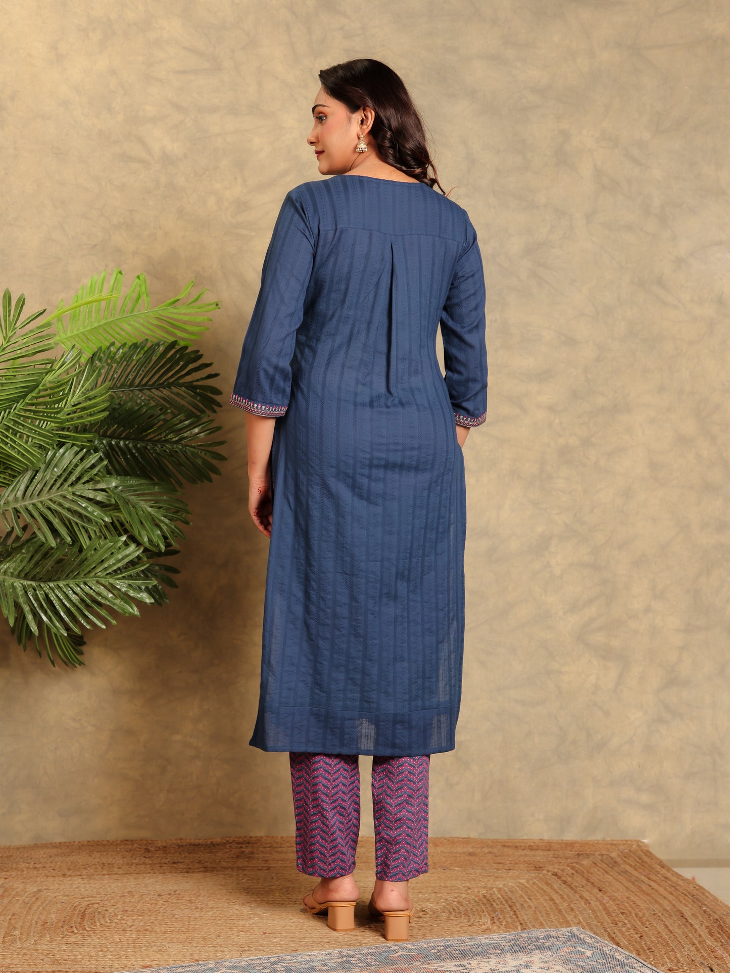 Textured Cotton Solid Straight Blue Kurta