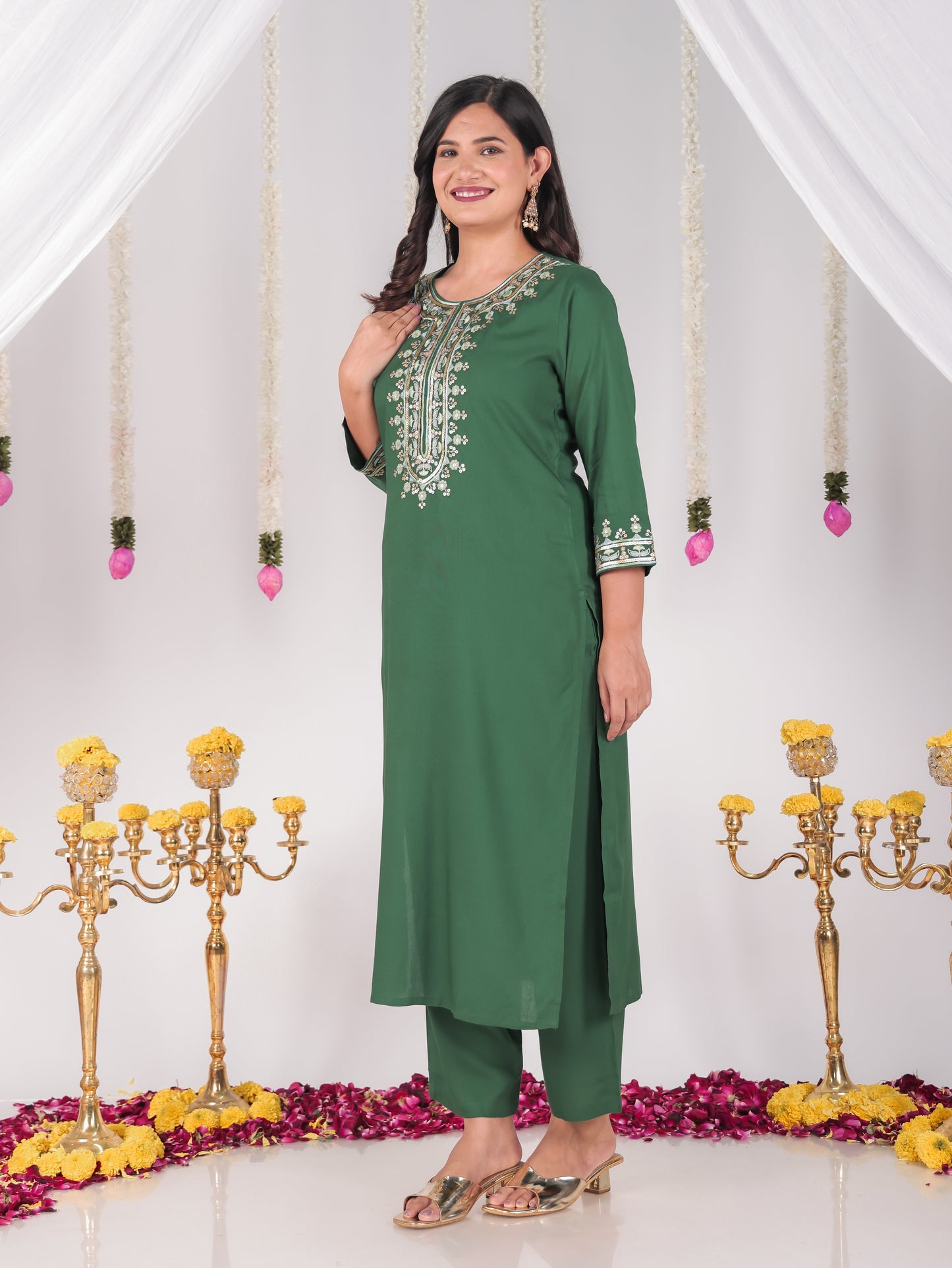 Embroidered Viscose Solid Straight Green Kurta
