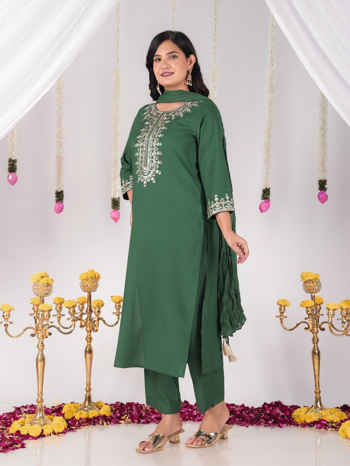Embroidered Viscose Solid Straight Green Kurta