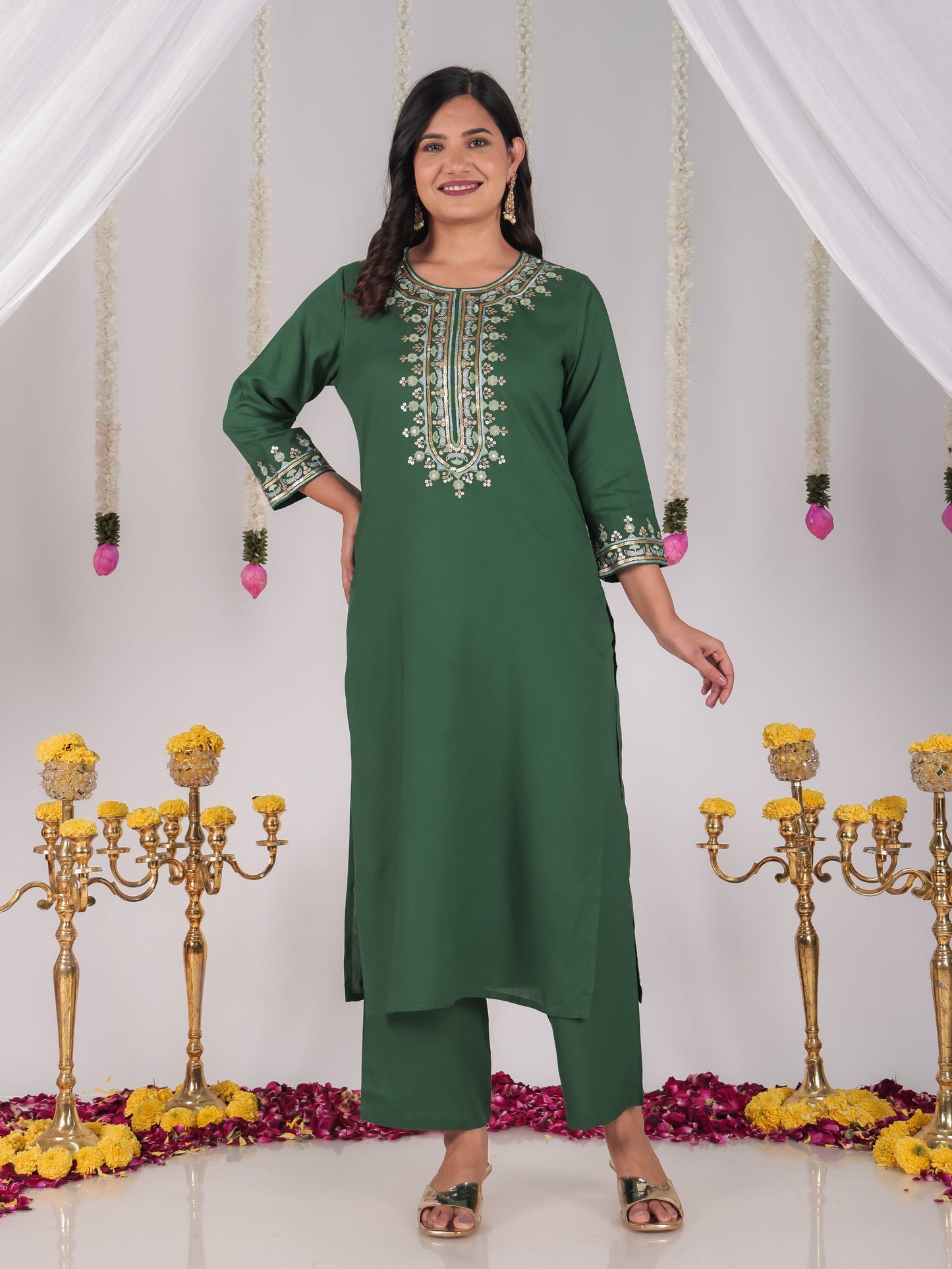 Embroidered Viscose Solid Straight Green Kurta