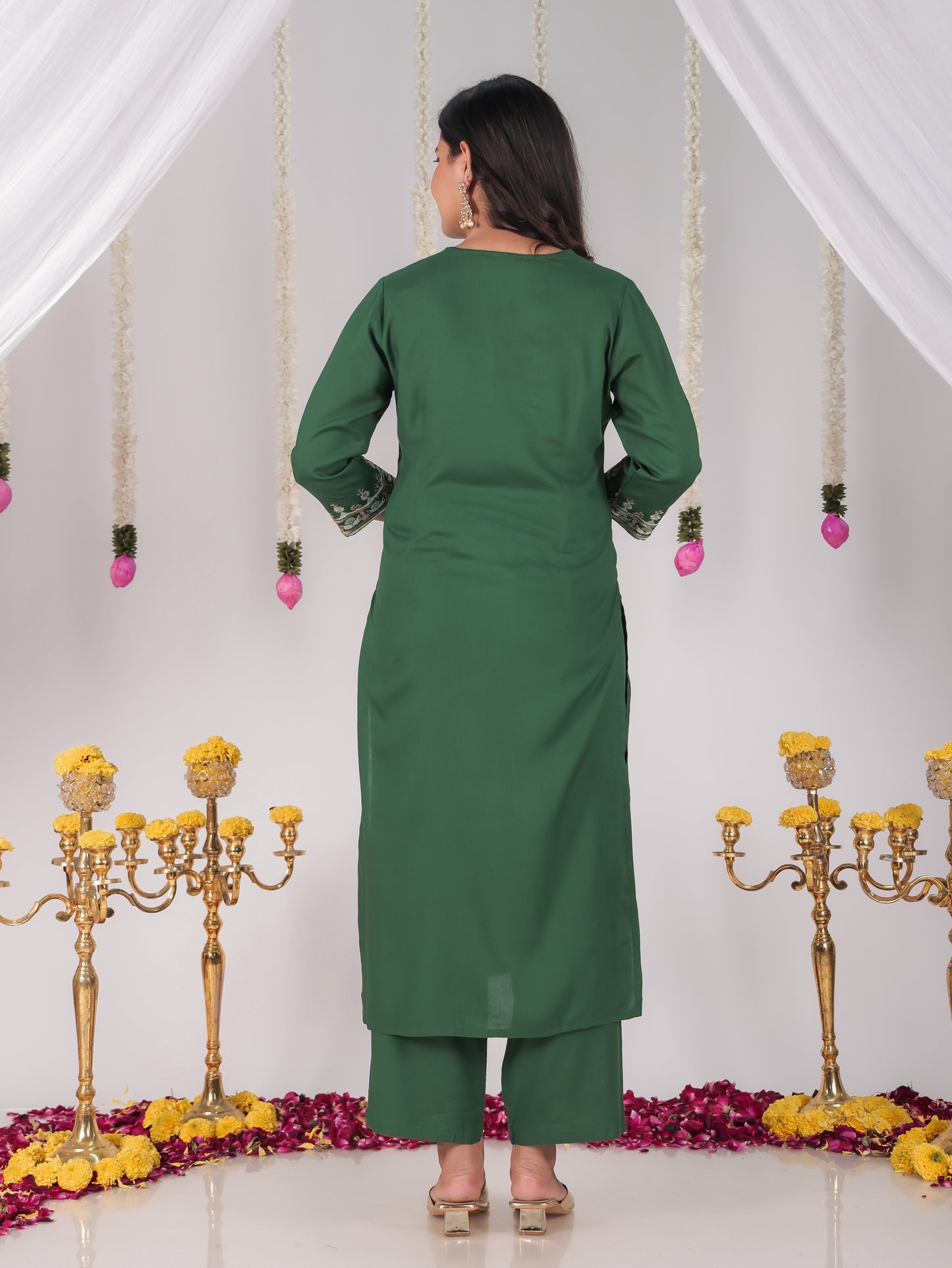 Embroidered Viscose Solid Straight Green Kurta