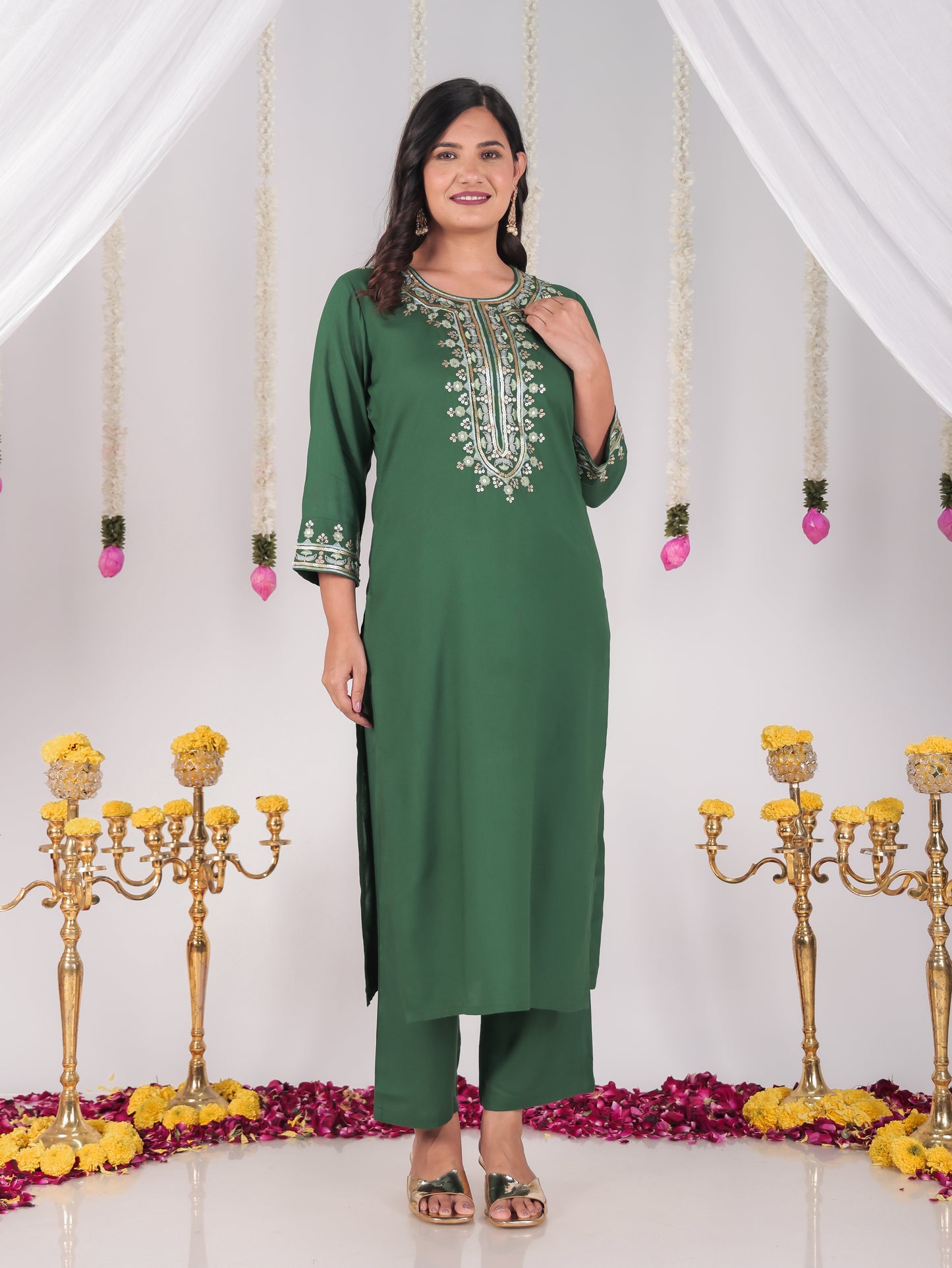 Embroidered Viscose Solid Straight Green Kurta