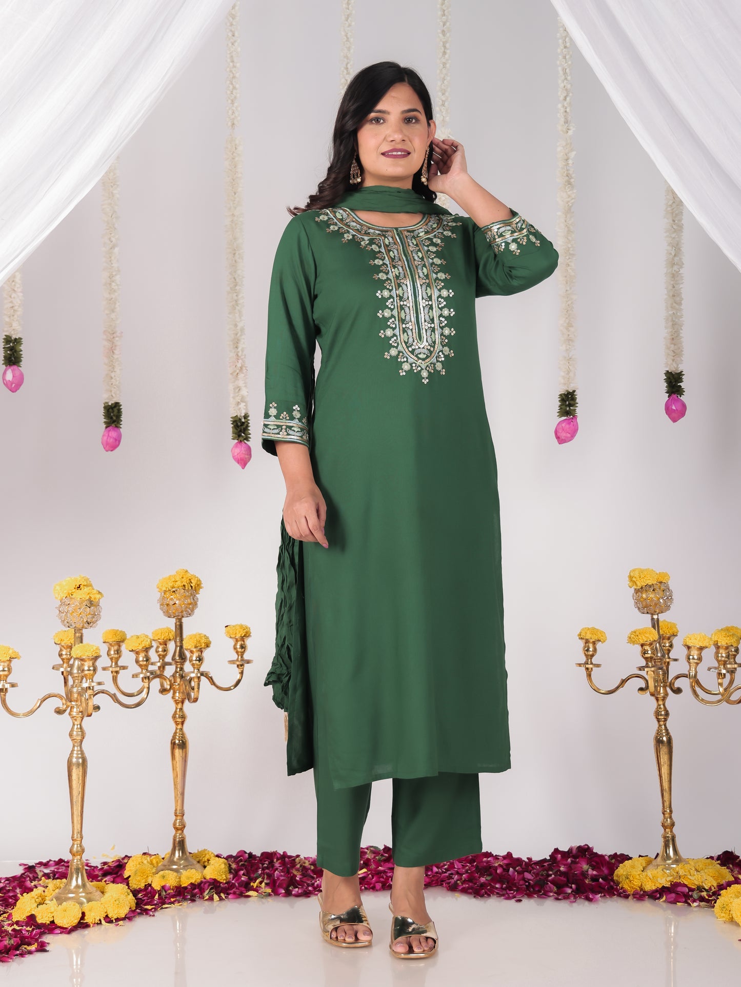 Embroidered Viscose Solid Straight Green Kurta