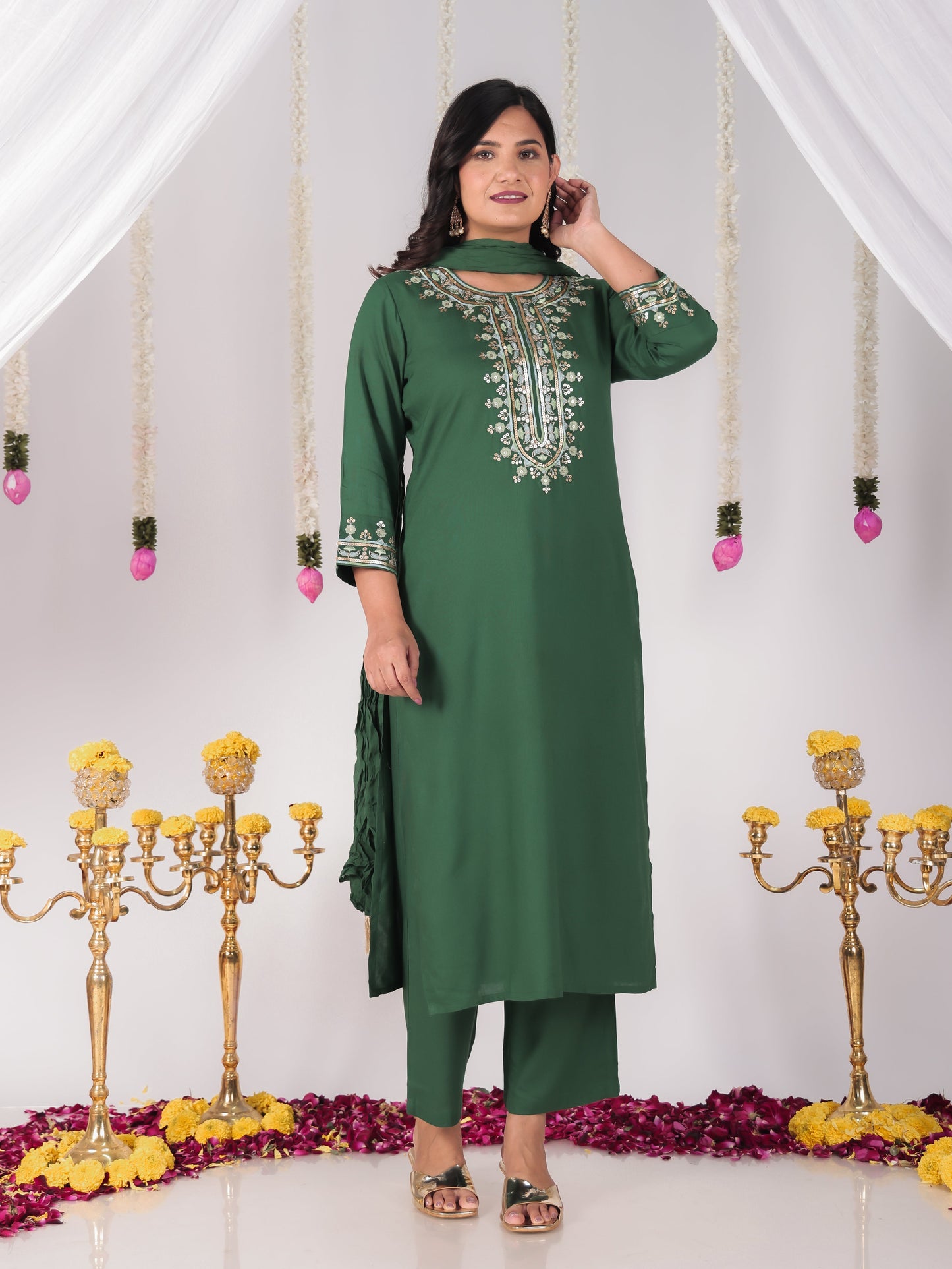 Embroidered Viscose Solid Straight Green Kurta