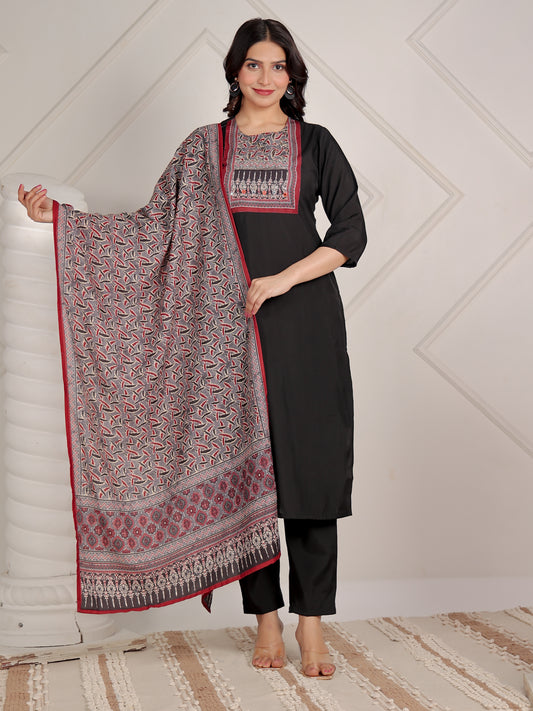 Embroidered Muslin Solid Straight Black Kurta