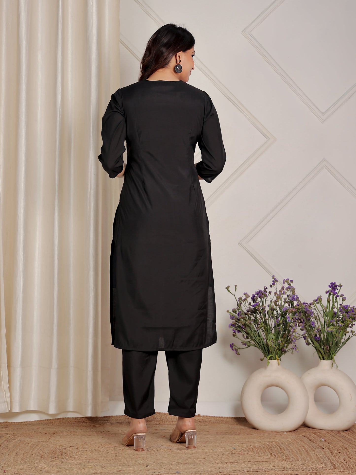 Embroidered Muslin Solid Straight Black Kurta