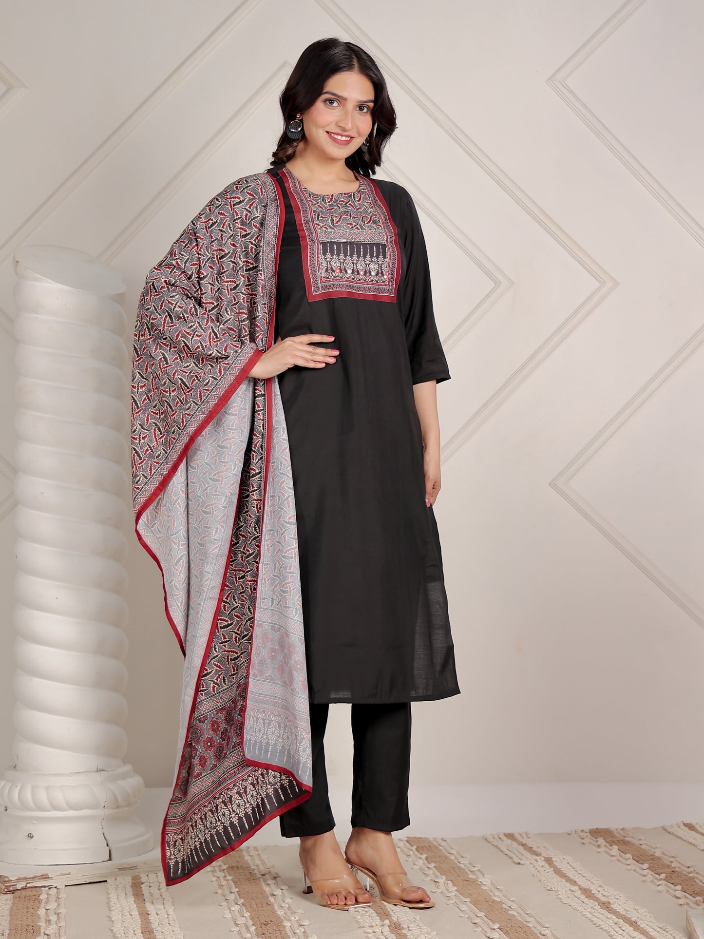 Embroidered Muslin Solid Straight Black Kurta