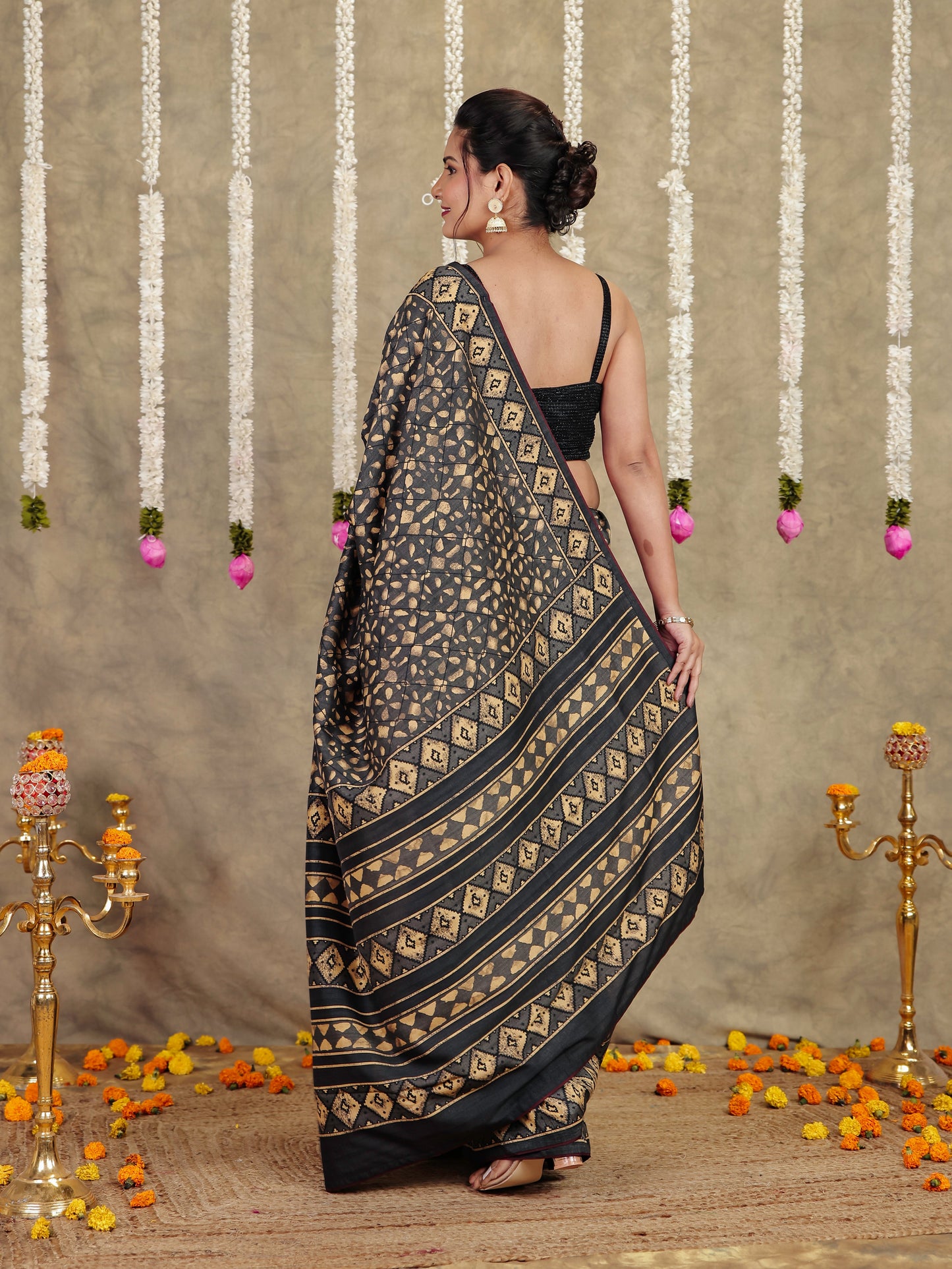 Silk Crepe Geometric Grey Saree