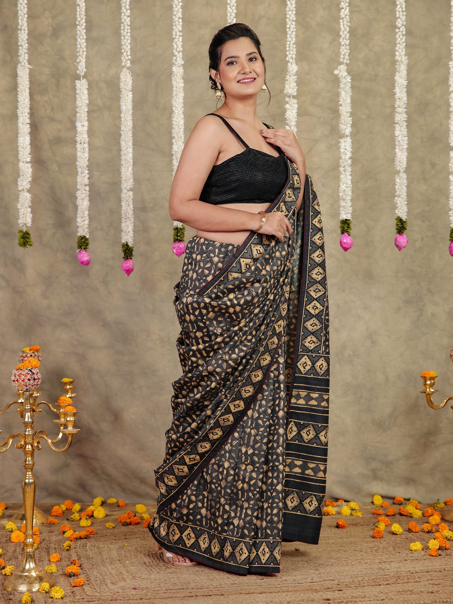 Silk Crepe Geometric Grey Saree
