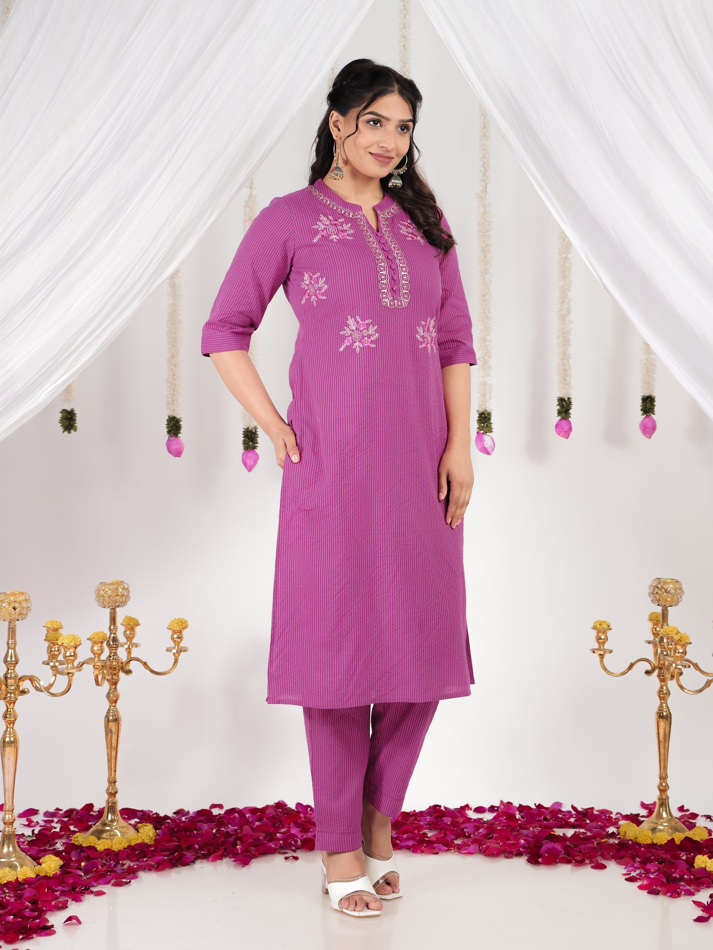Embroidered Kantha Cotton Solid Straight Purple Kurta