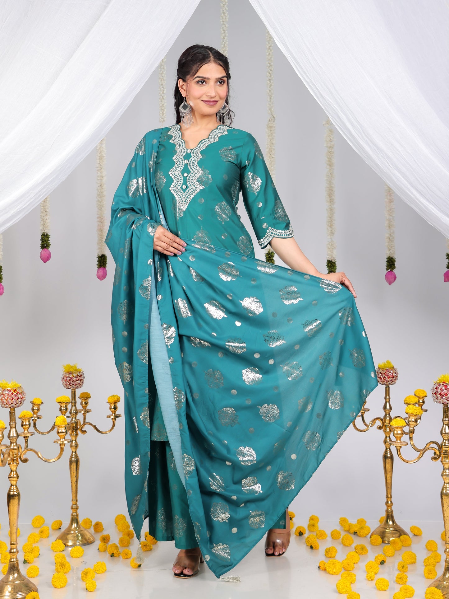 Embroidered Roman silk Gold foil Straight Green Kurta