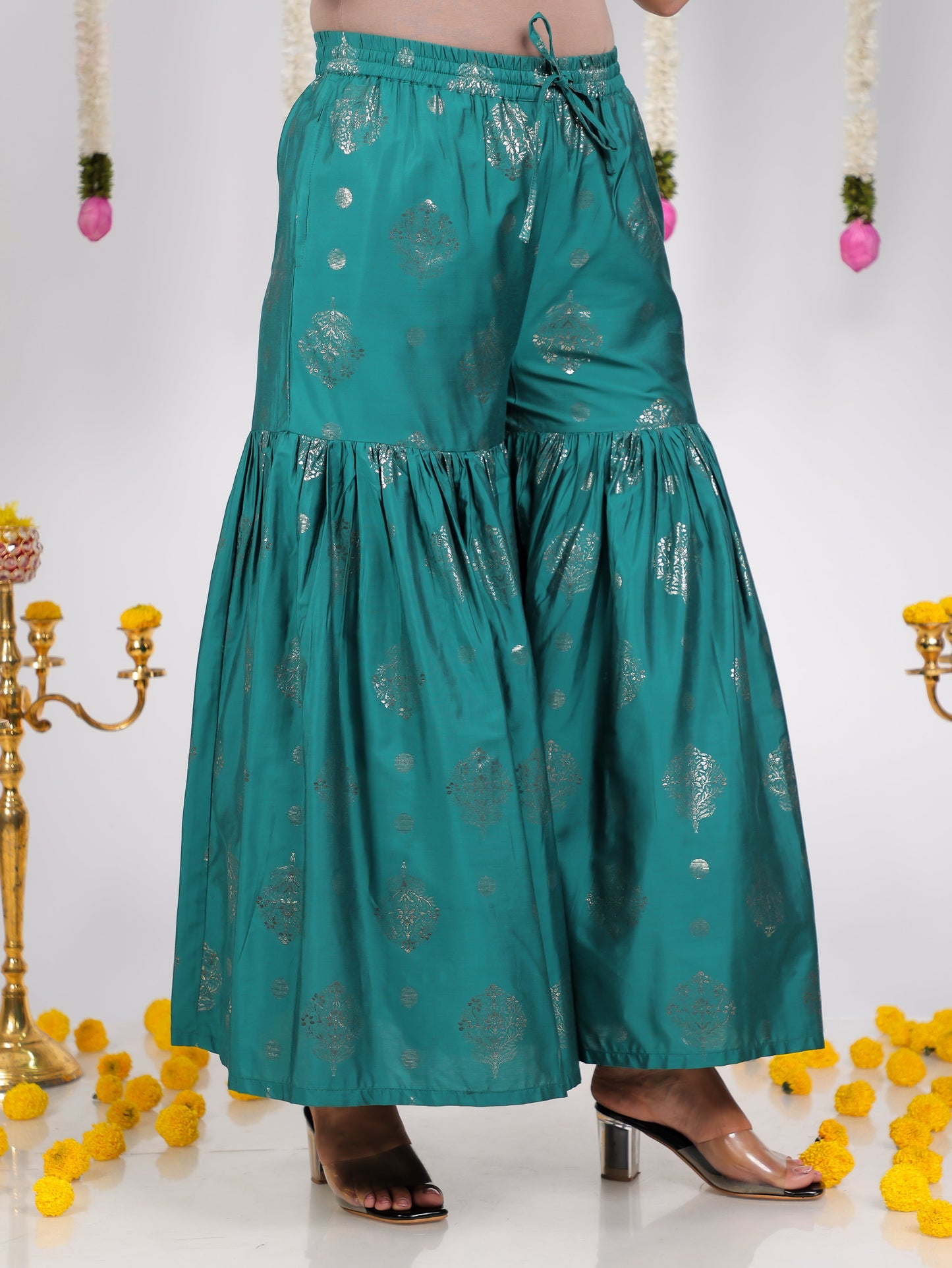 Embroidered Roman silk Gold foil Straight Green Kurta