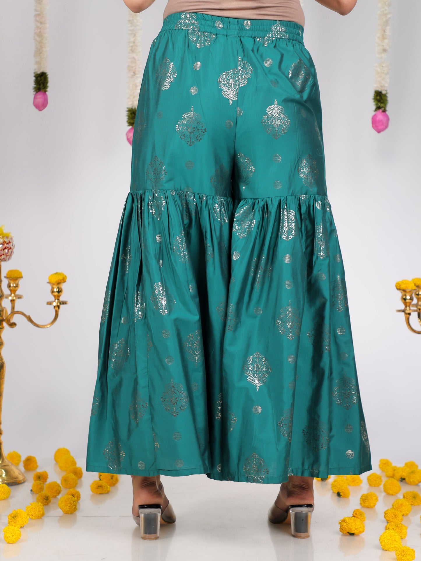 Embroidered Roman silk Gold foil Straight Green Kurta