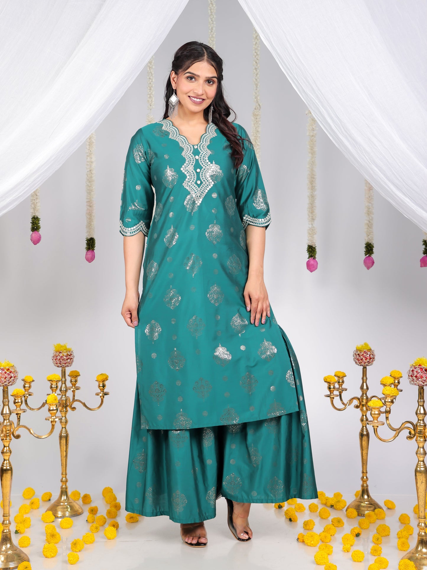 Embroidered Roman silk Gold foil Straight Green Kurta