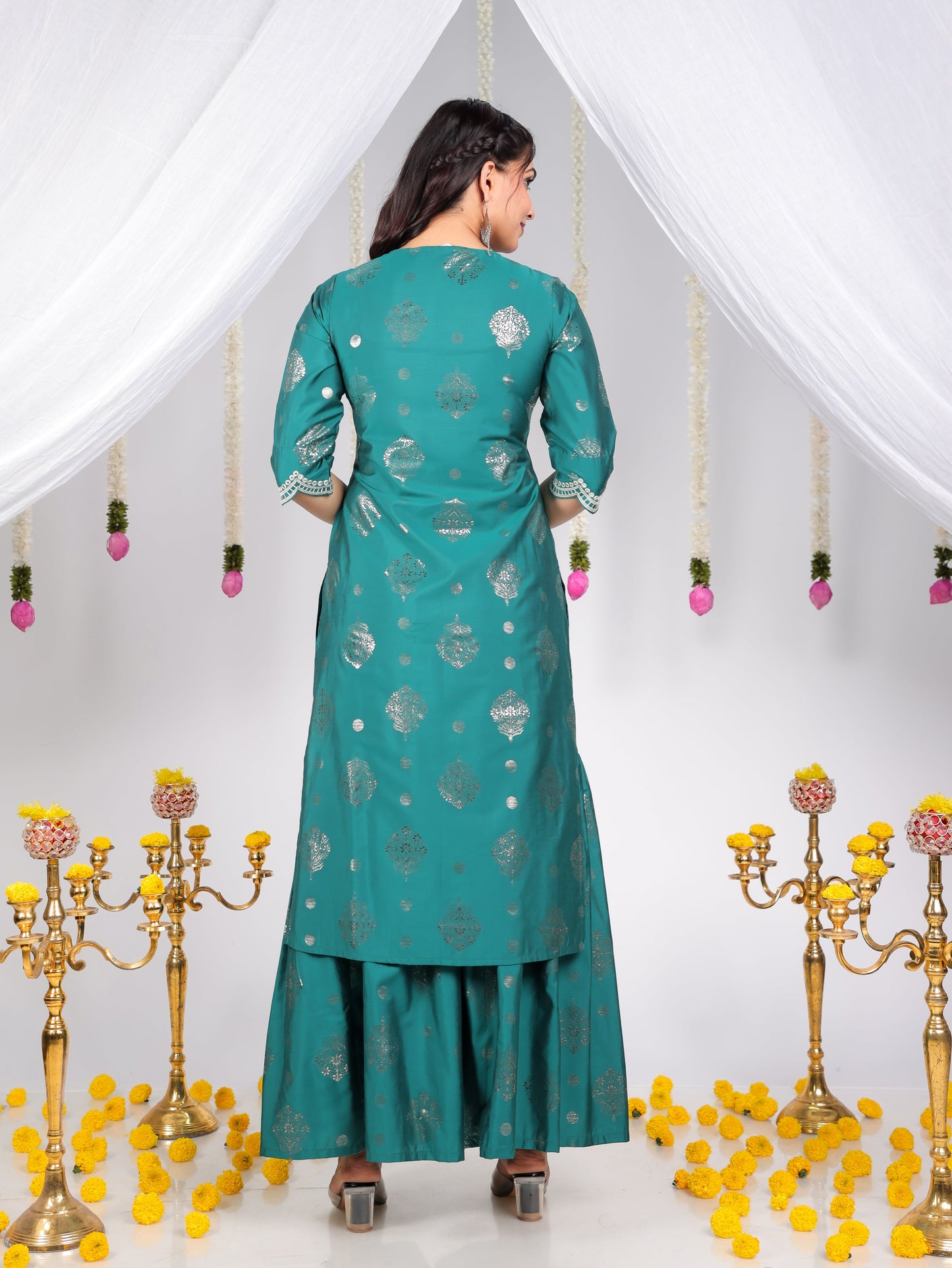 Embroidered Roman silk Gold foil Straight Green Kurta