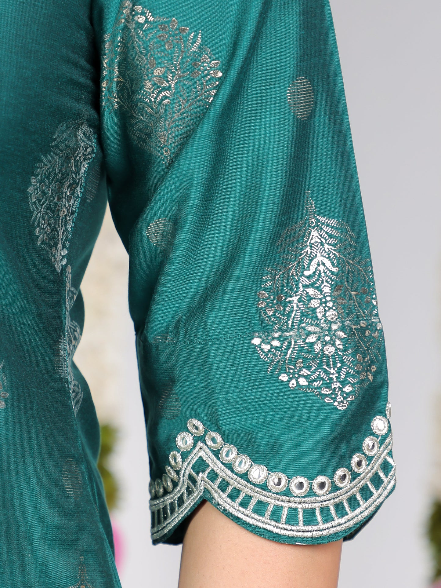 Embroidered Roman silk Gold foil Straight Green Kurta