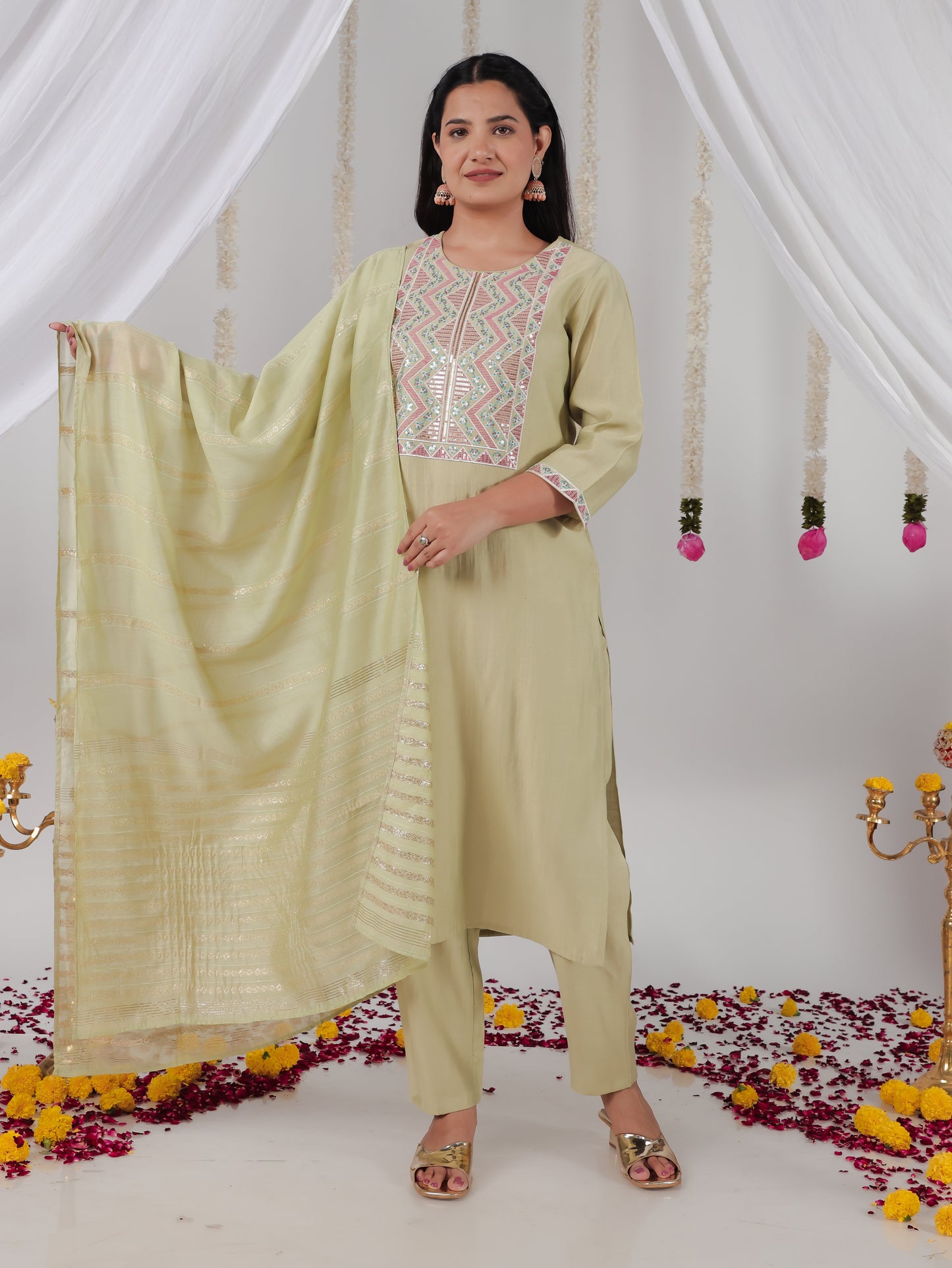 Embroidered Vertigan Solid Straight Green Kurta