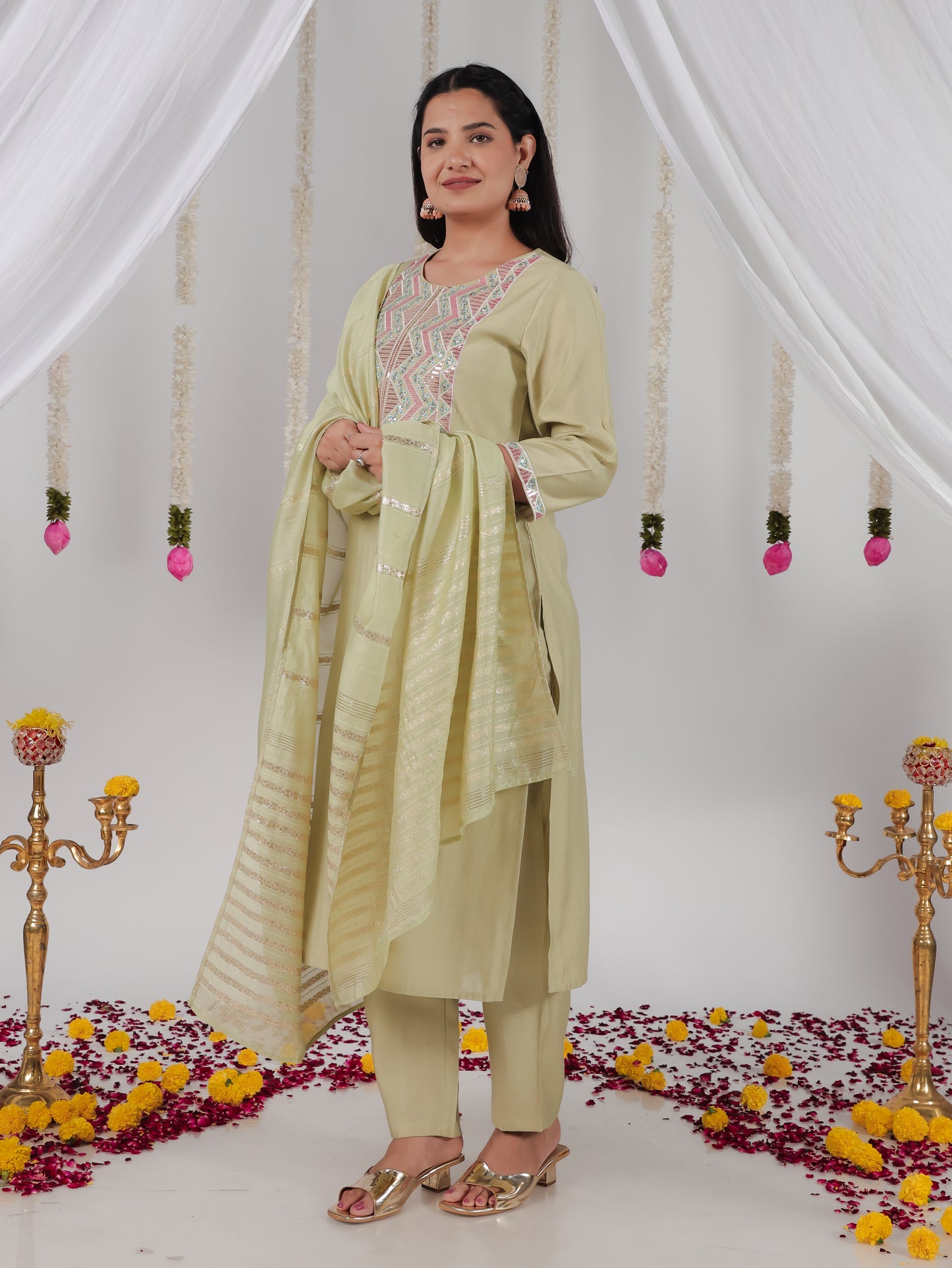 Embroidered Vertigan Solid Straight Green Kurta