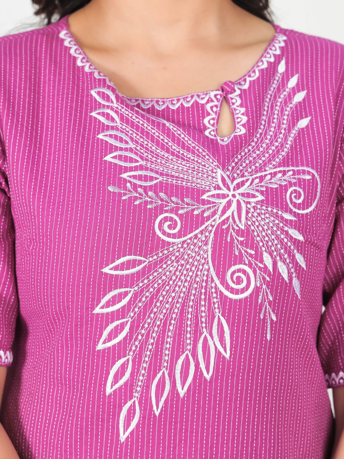 Embroidered Kantha Cotton Solid Straight Purple Kurta