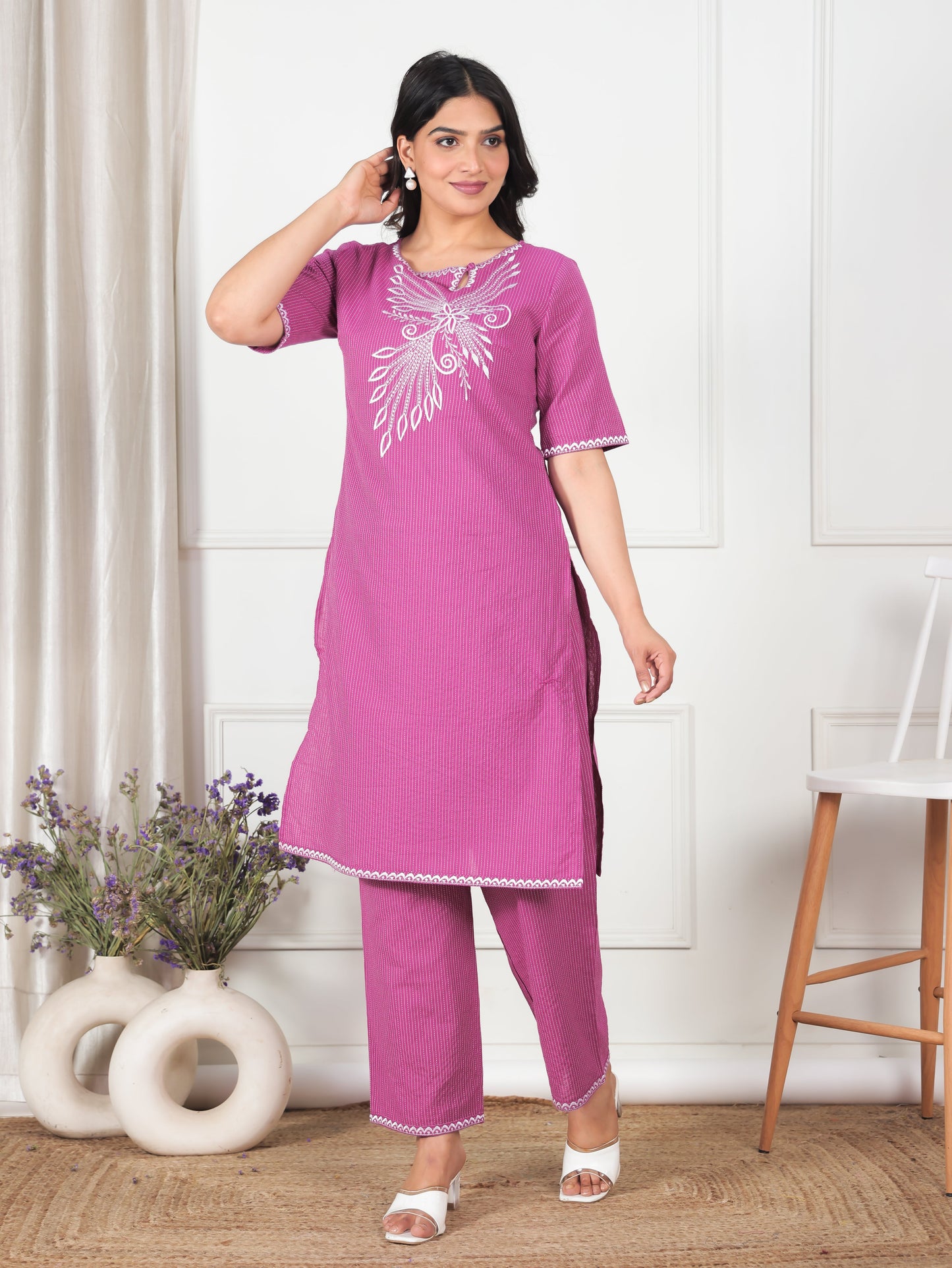 Embroidered Kantha Cotton Solid Straight Purple Kurta