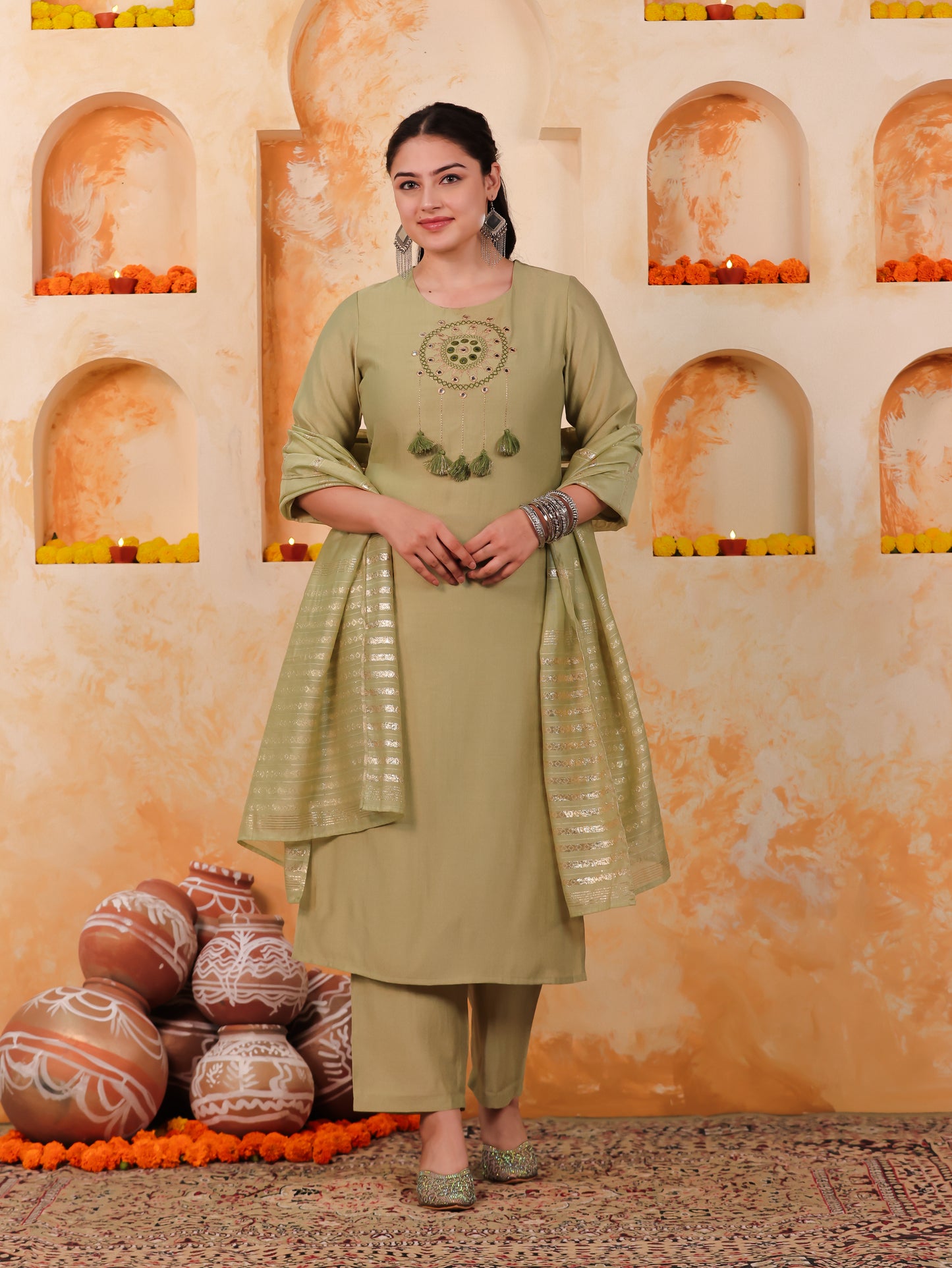 Embroidered Vertigan Solid Straight Green Kurta