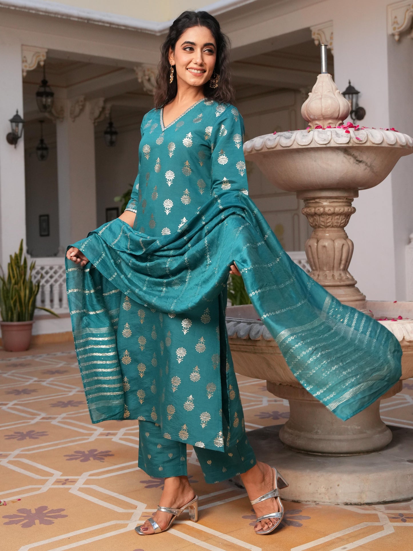 Embroidered Blended Silk Gold foil Straight Blue Kurta