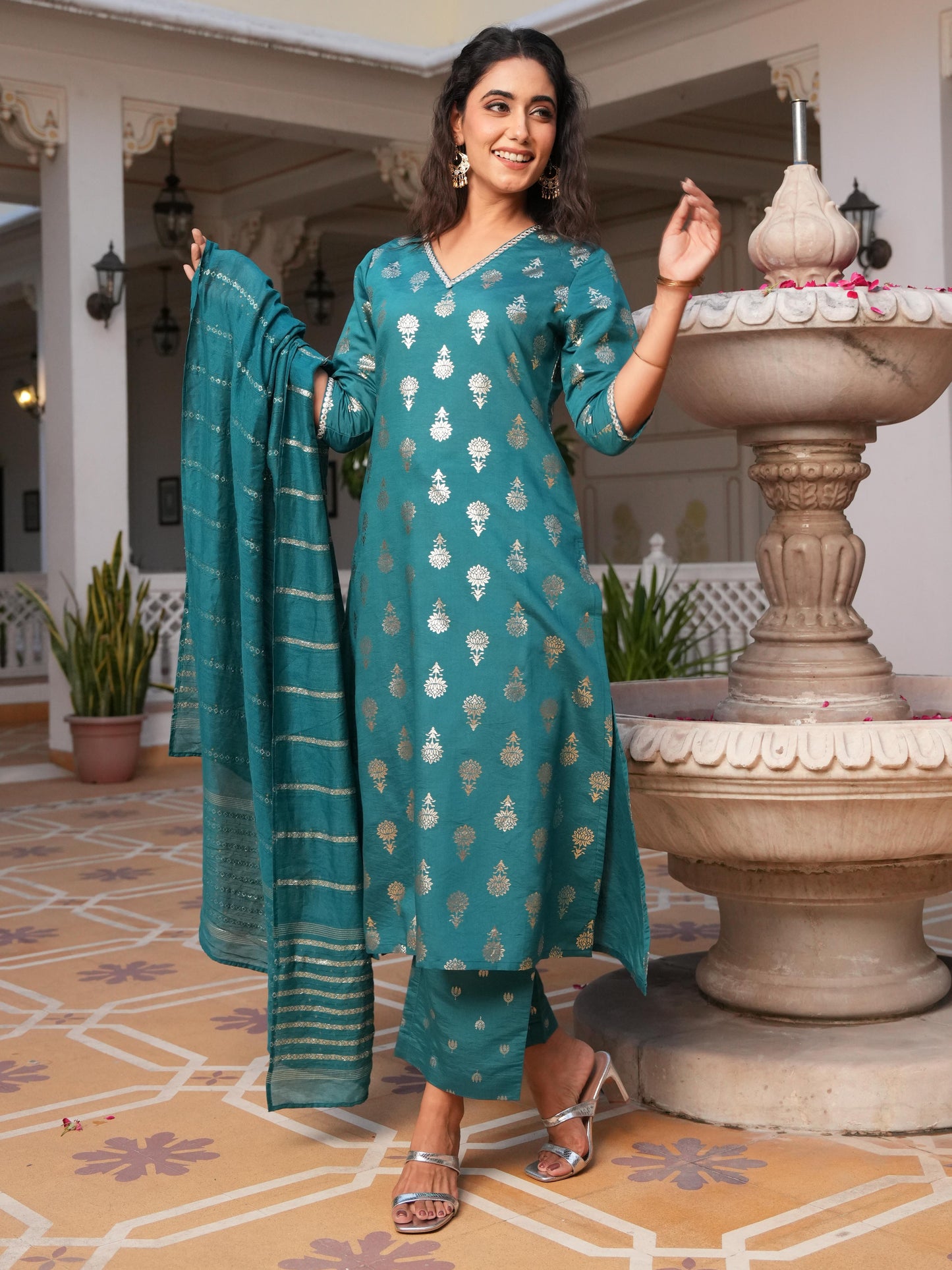 Embroidered Blended Silk Gold foil Straight Blue Kurta