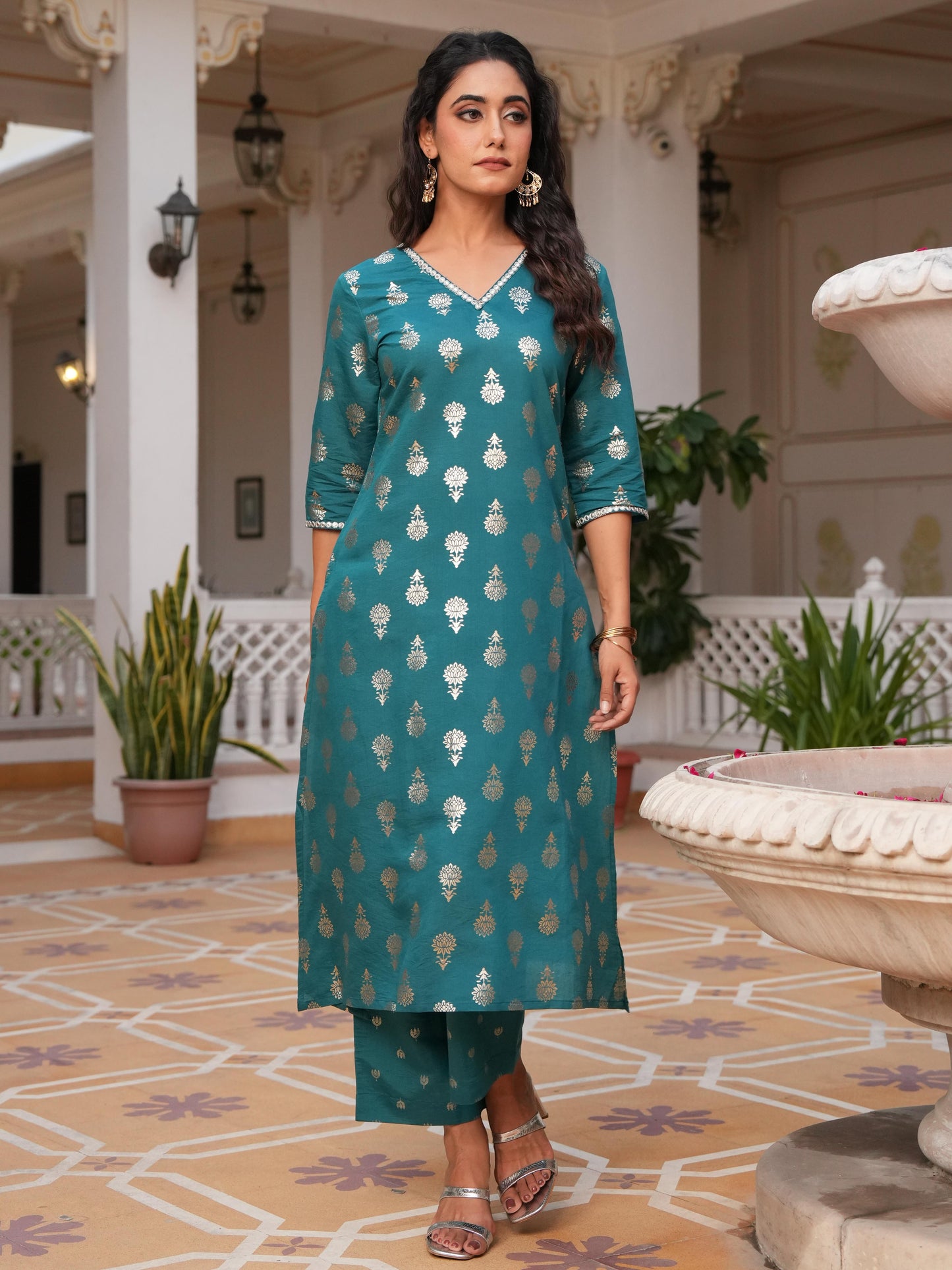 Embroidered Blended Silk Gold foil Straight Blue Kurta