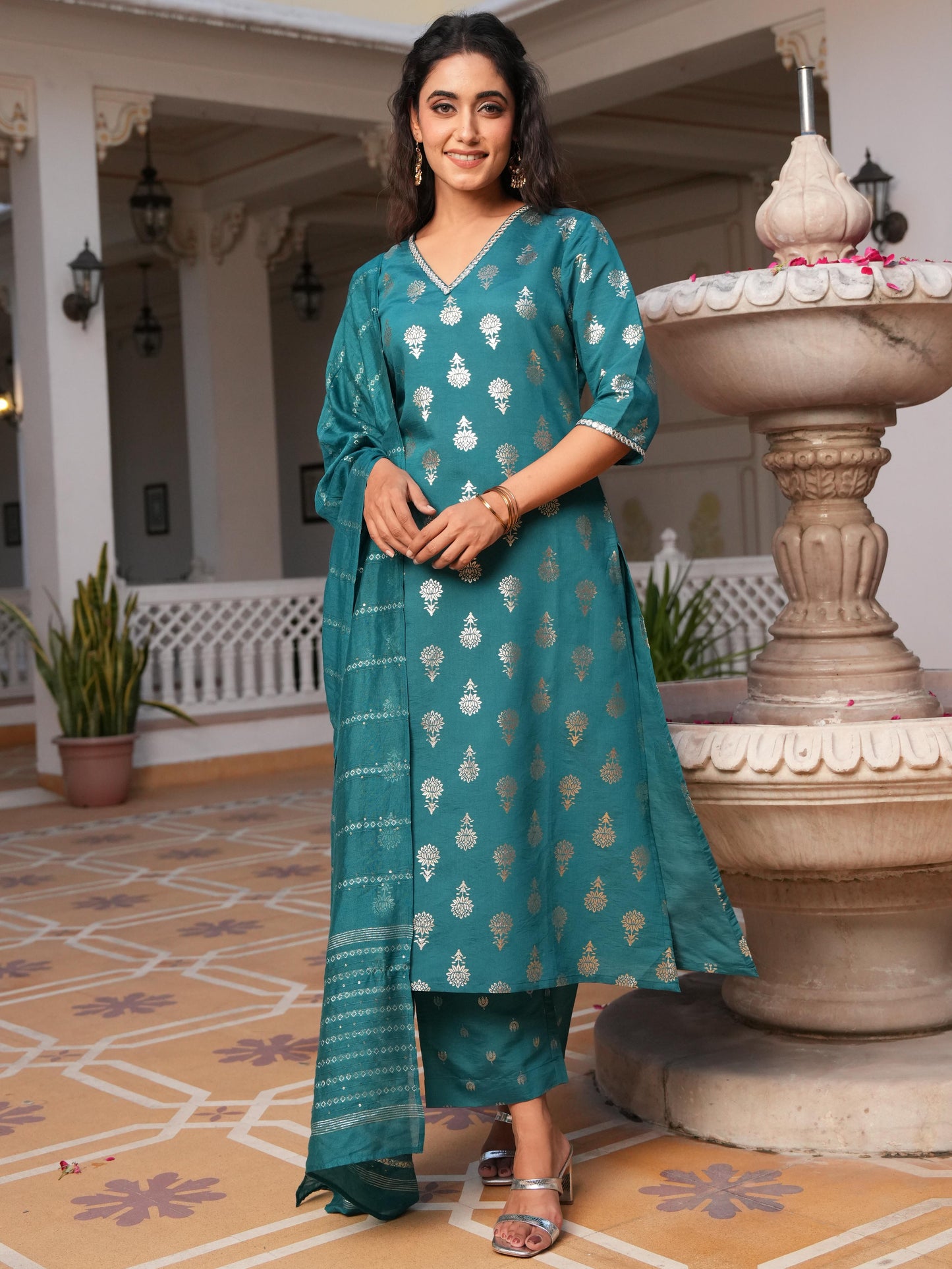 Embroidered Blended Silk Gold foil Straight Blue Kurta