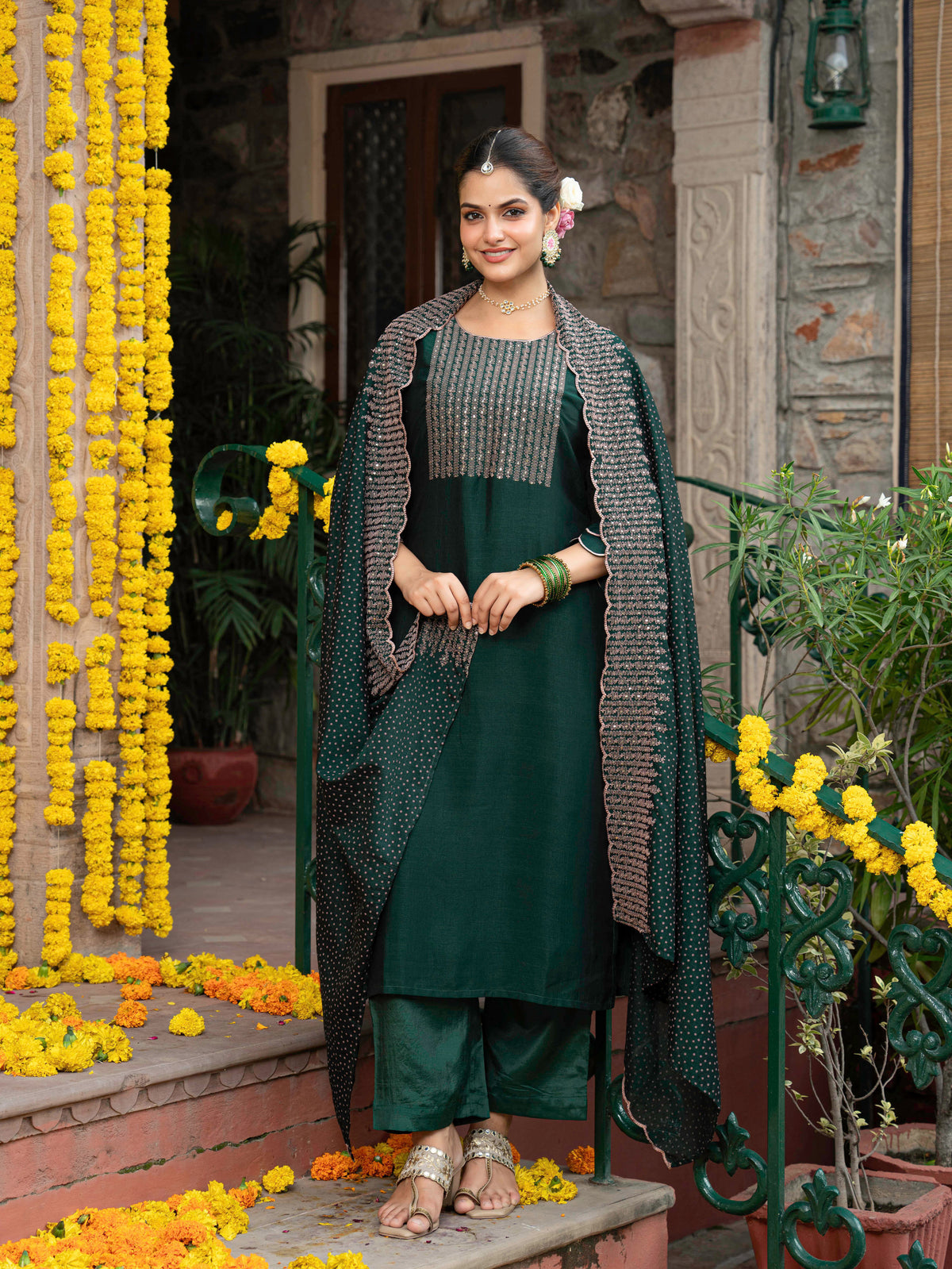 Embroidered Blended Silk Solid Straight Green Kurta