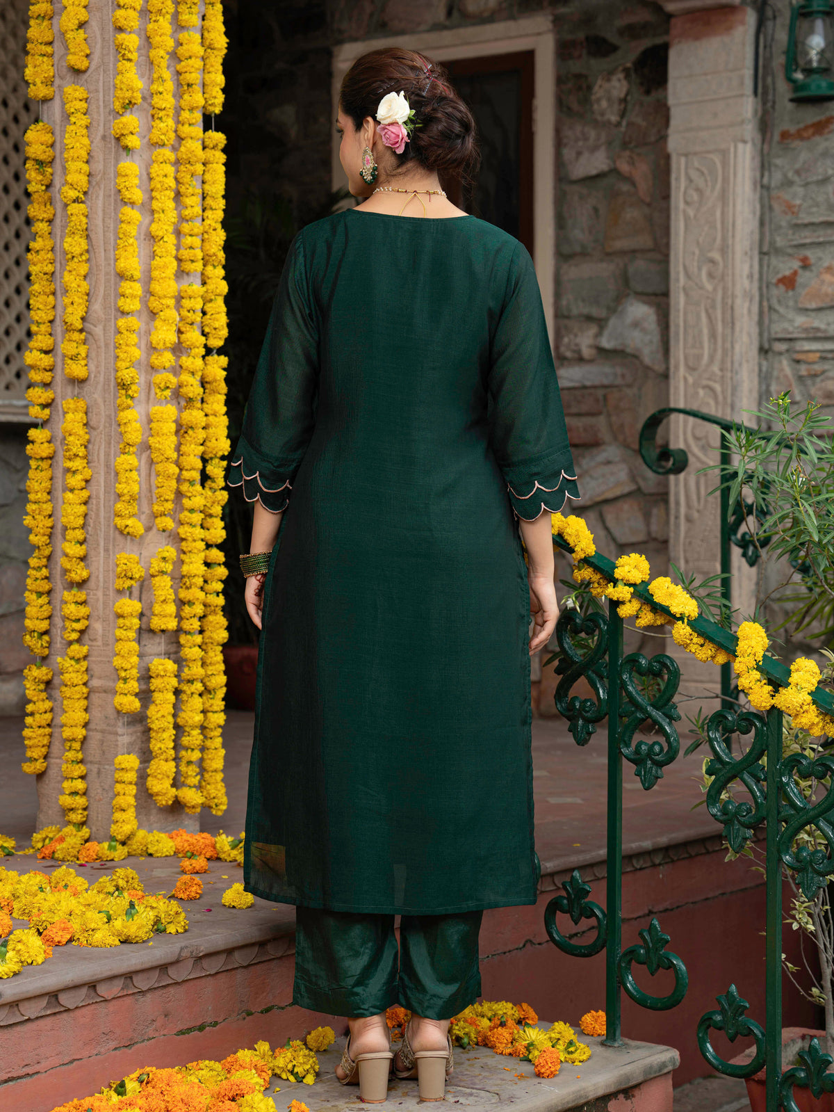Embroidered Blended Silk Solid Straight Green Kurta