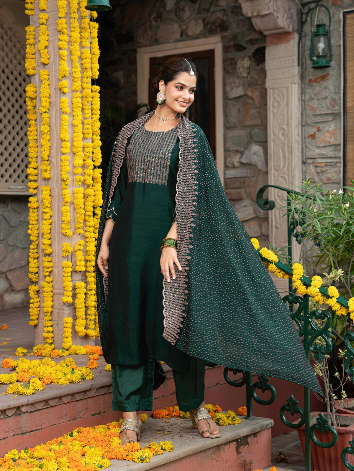 Embroidered Blended Silk Solid Straight Green Kurta