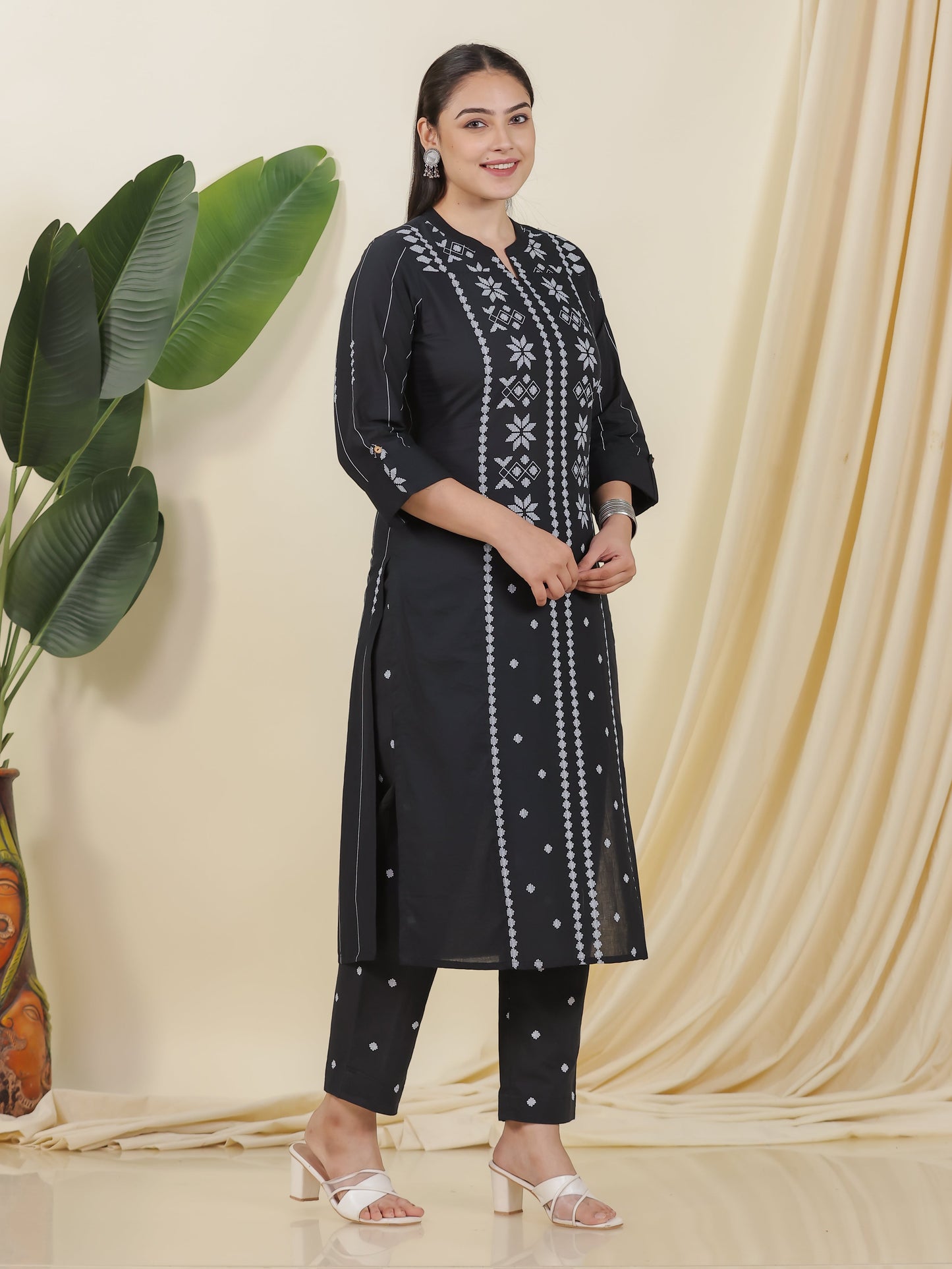 Soft Cotton Geometric Straight Black Kurta