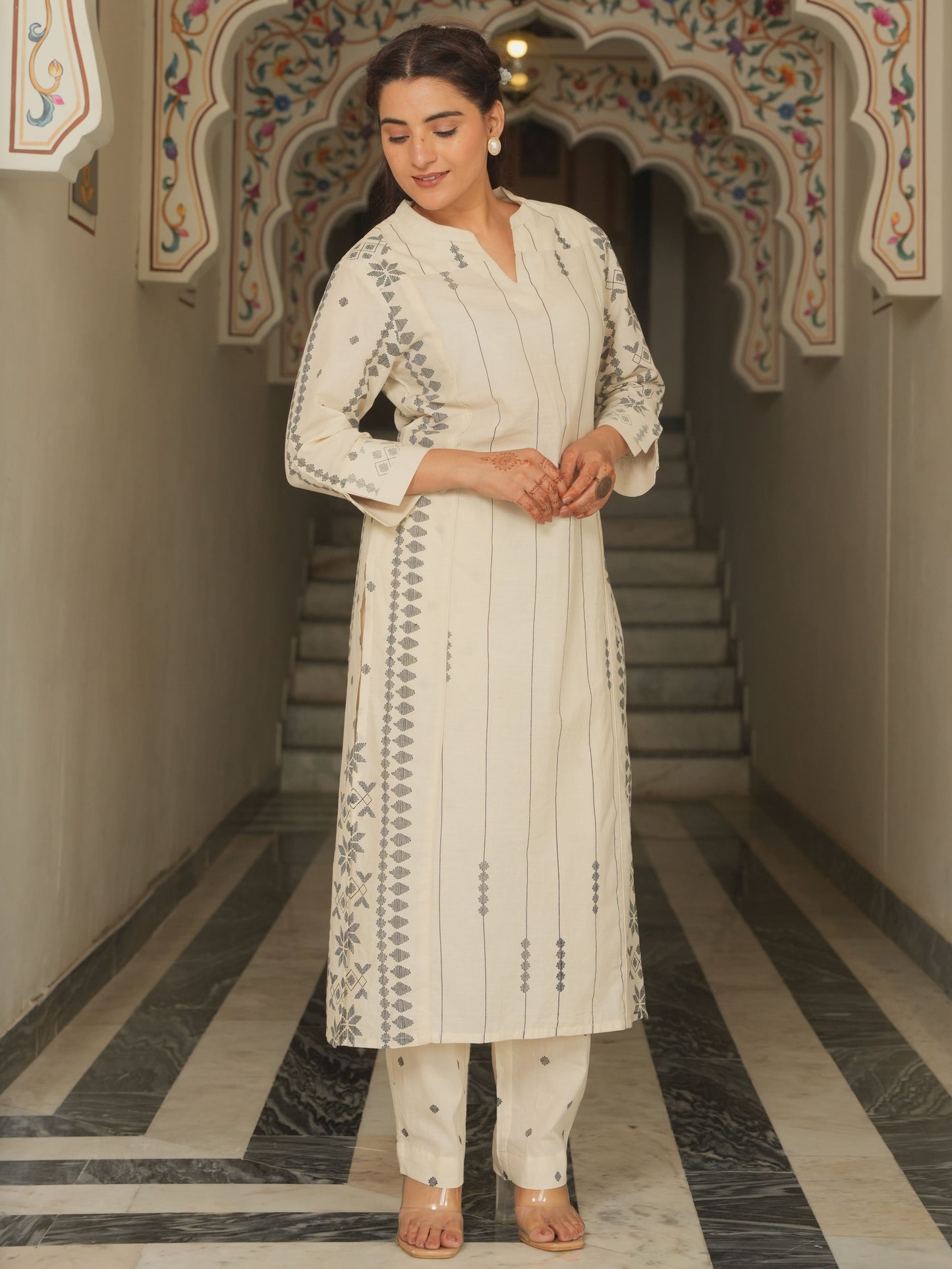 Soft Cotton Geometric Cream Tapered Kurta