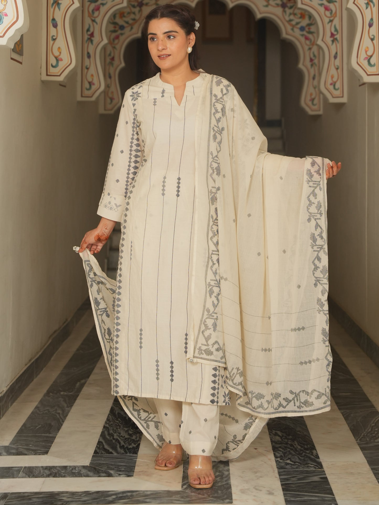 Soft Cotton Geometric Cream Tapered Kurta