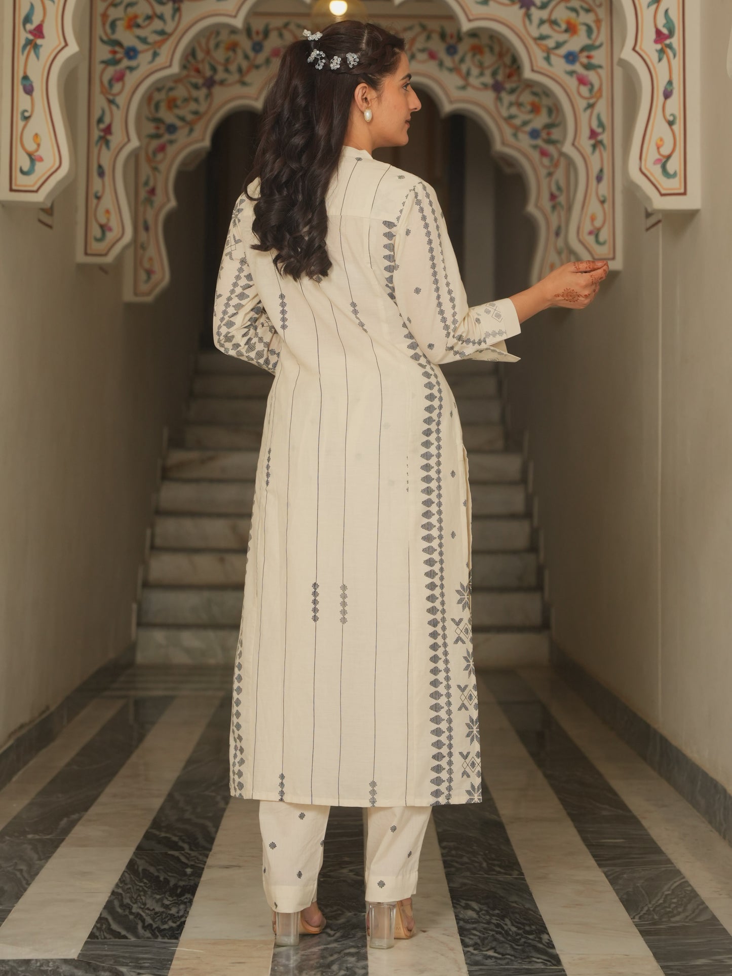 Soft Cotton Geometric Cream Tapered Kurta