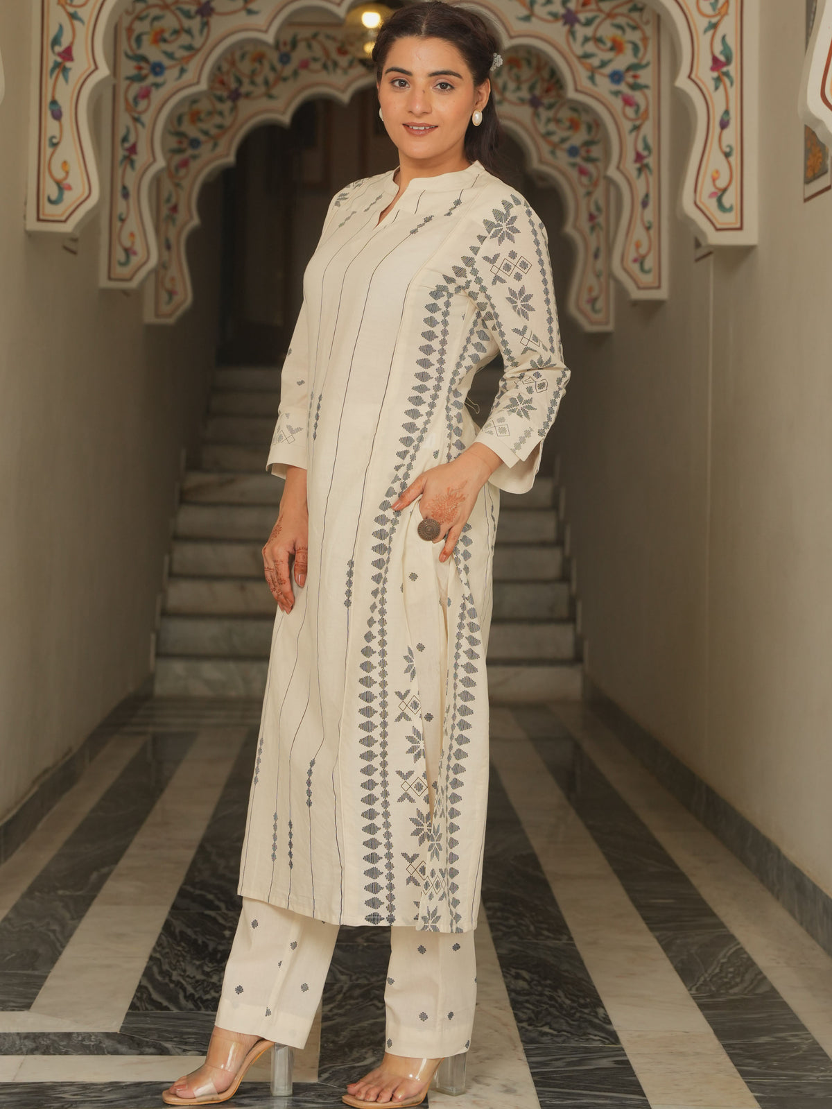 Soft Cotton Geometric Cream Tapered Kurta