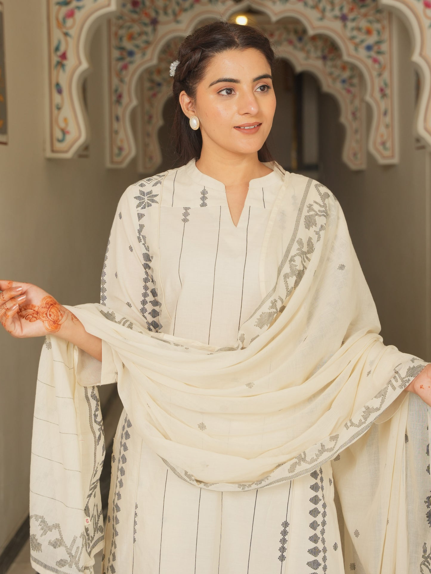 Soft Cotton Geometric Cream Tapered Kurta