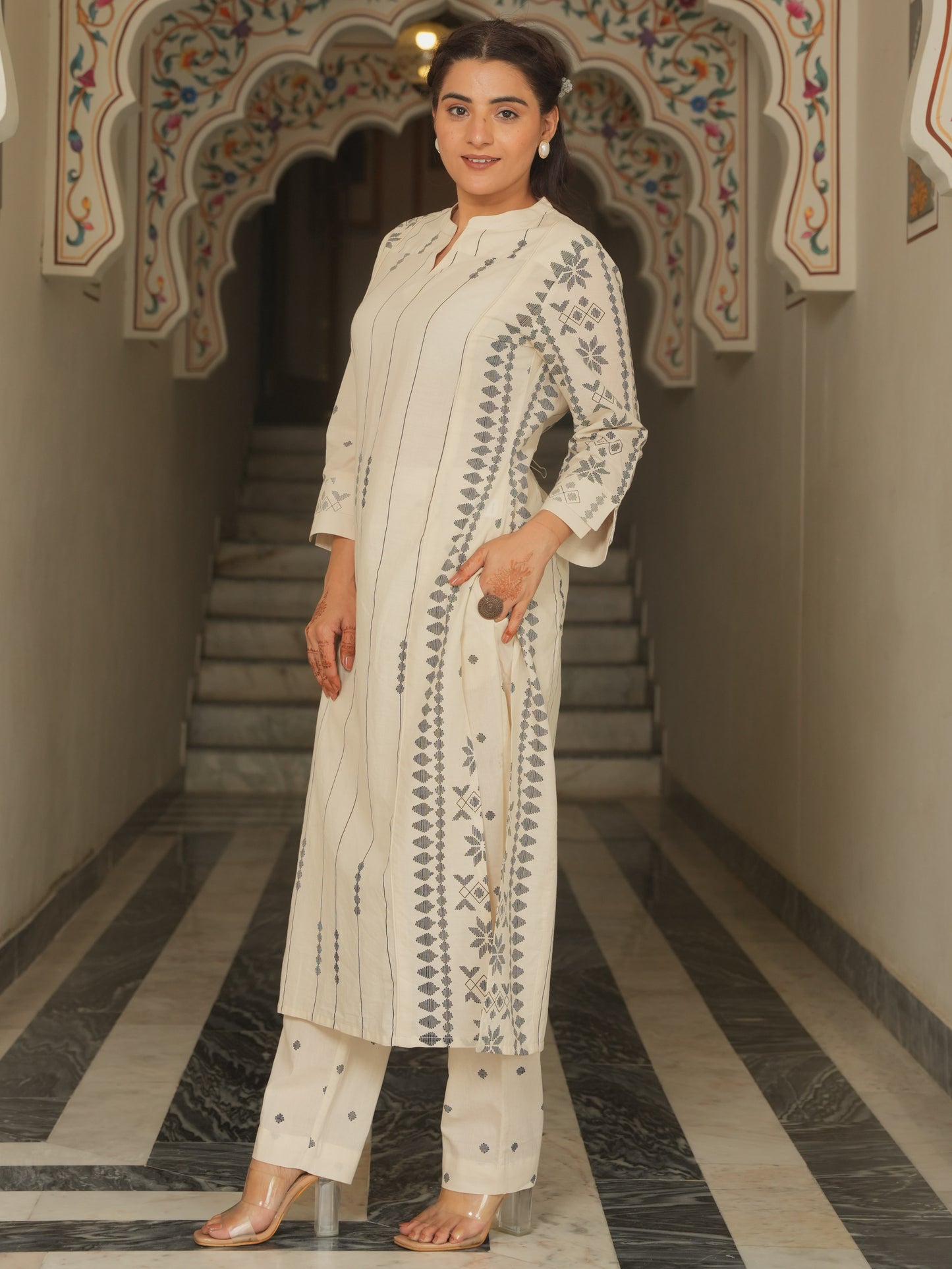 Soft Cotton Geometric Cream Tapered Kurta